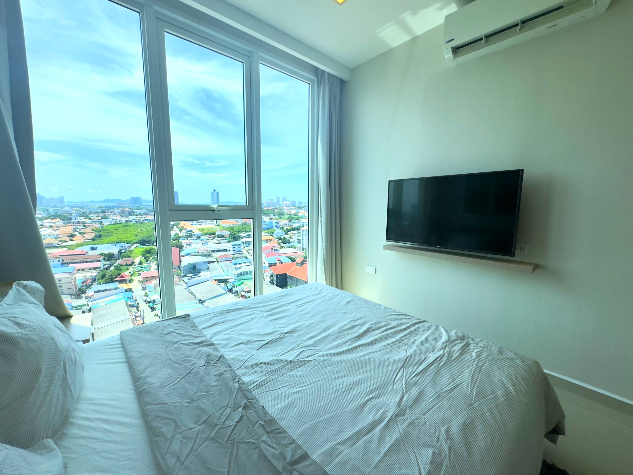 City Garden Tower/F19 1 BED · 1 BATH · 35 SQ M · SEA VIEW 19