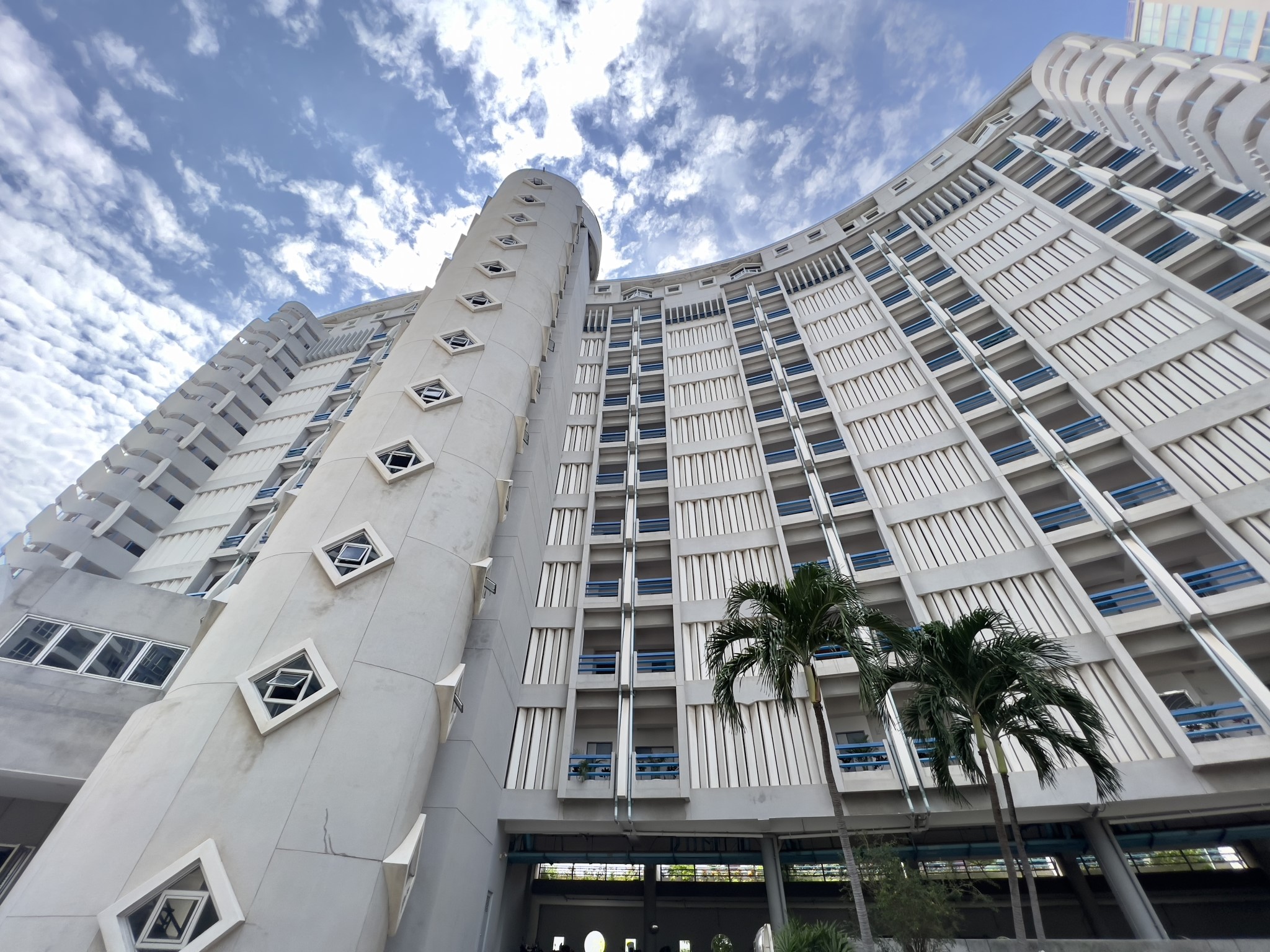 Peak Condo/F5 1 BED · 2 BATH · 105 SQ M · 1 BALCONY · CORNER CONDO · SEA VIEW 45