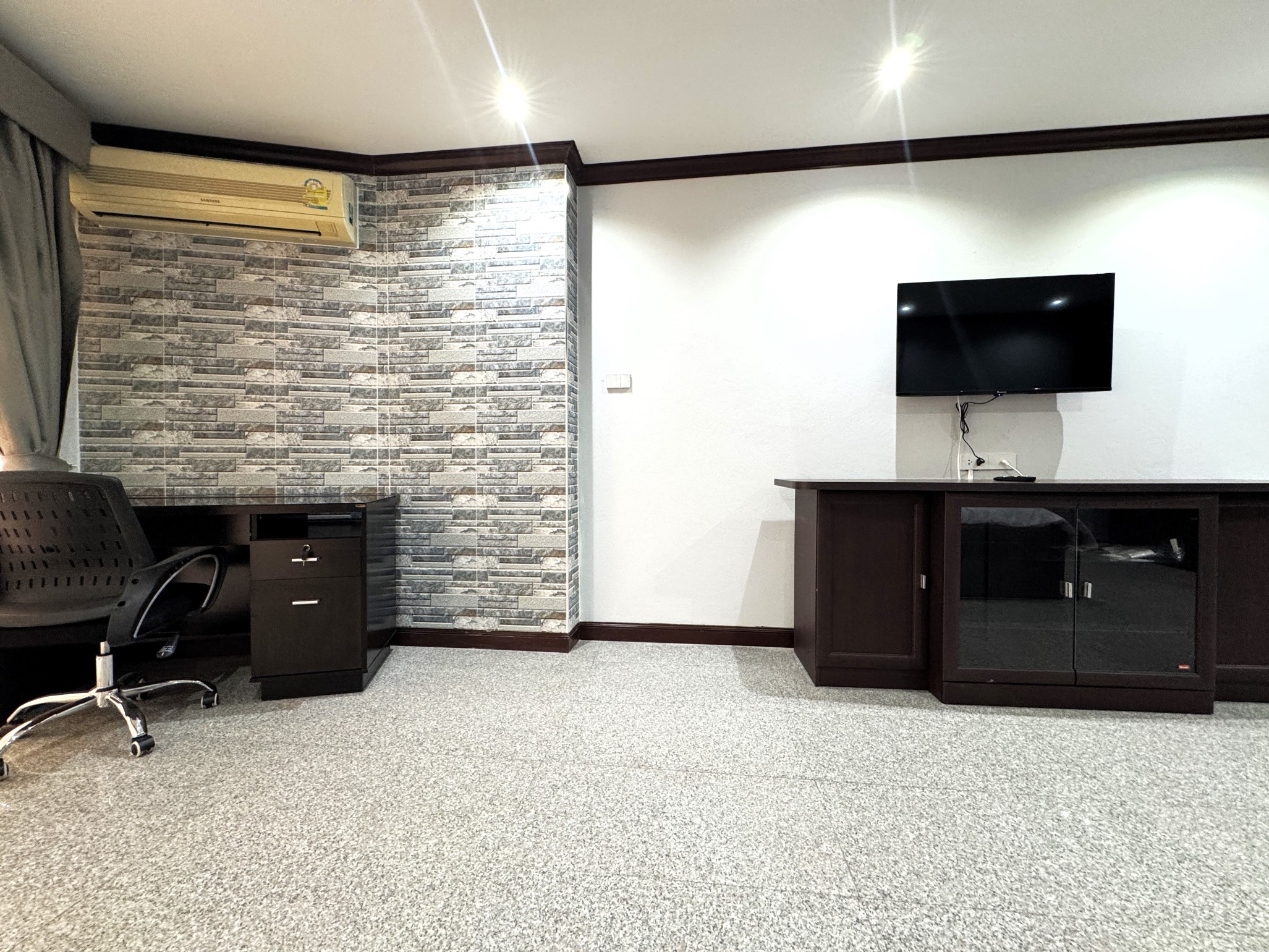 Royal Hill Resort/F1 LARGE CORNER CONDO · 2 BED · 2 BATH · 139 SQM · 3 LARGE BALCONIES · GARDEN VIEW 14