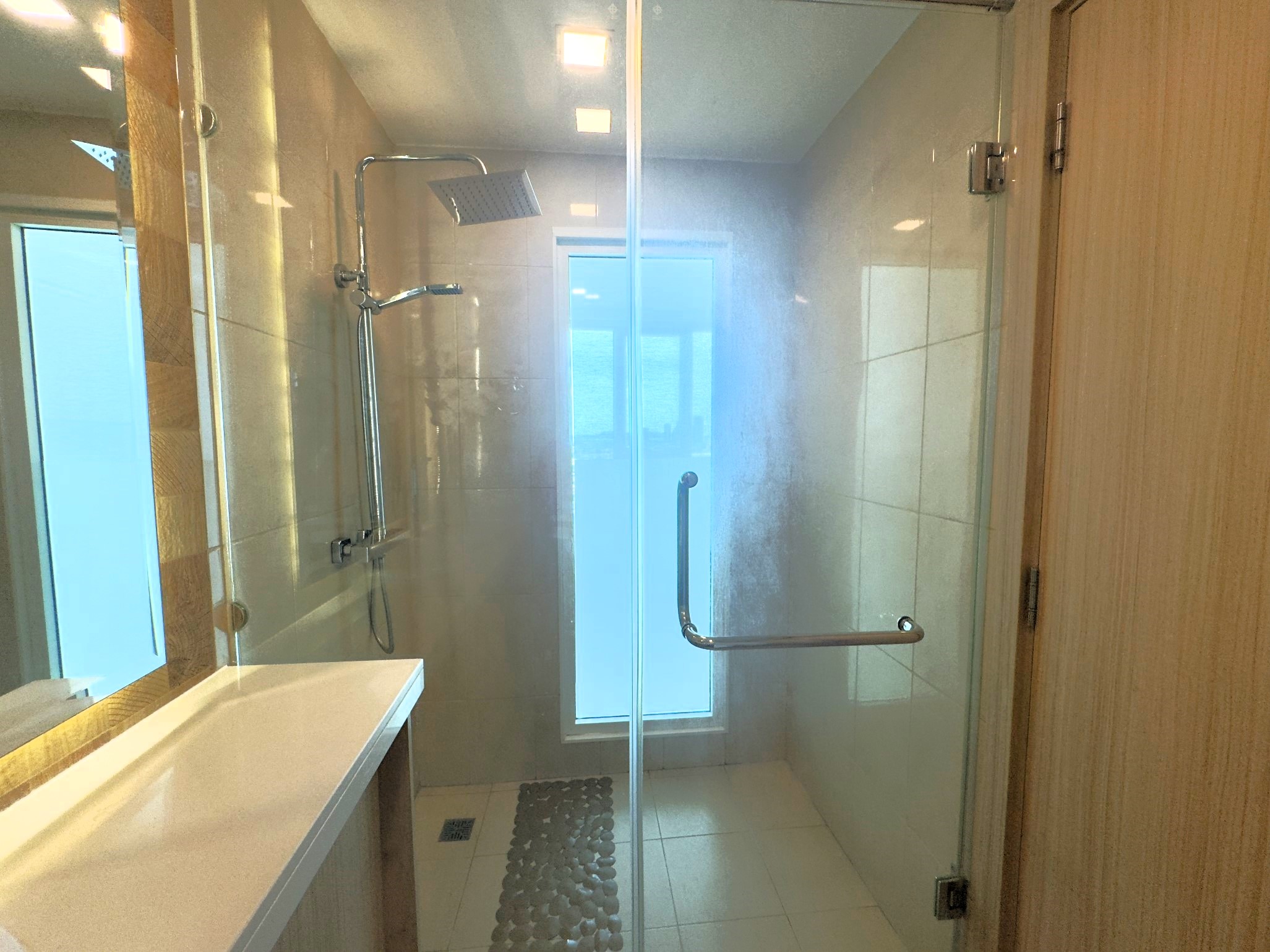 City Garden Tower/F19 1 BED · 1 BATH · 35 SQ M · SEA VIEW 15