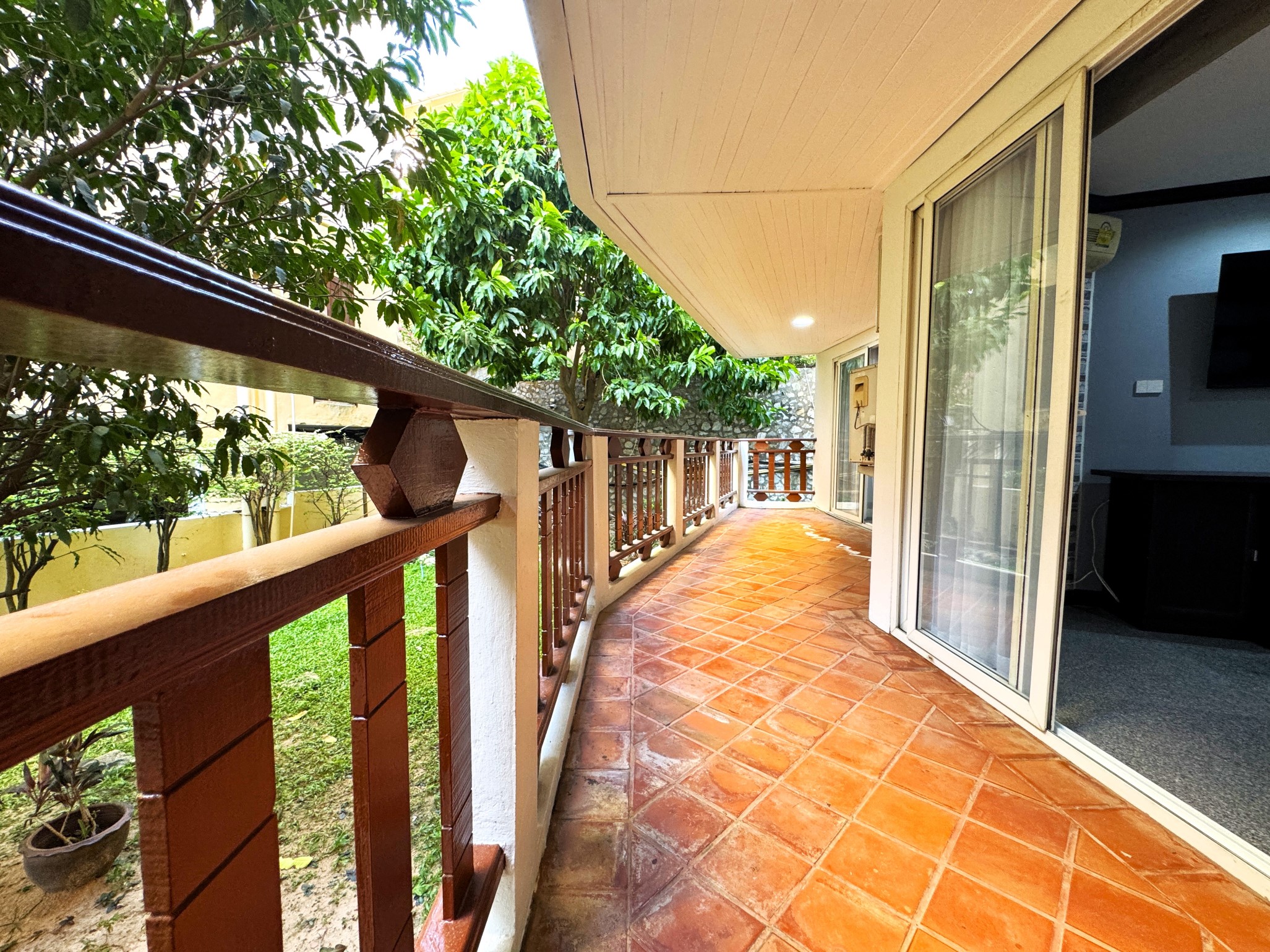 Royal Hill Resort/F1 LARGE CORNER CONDO · 2 BED · 2 BATH · 139 SQM · 3 LARGE BALCONIES · GARDEN VIEW 24