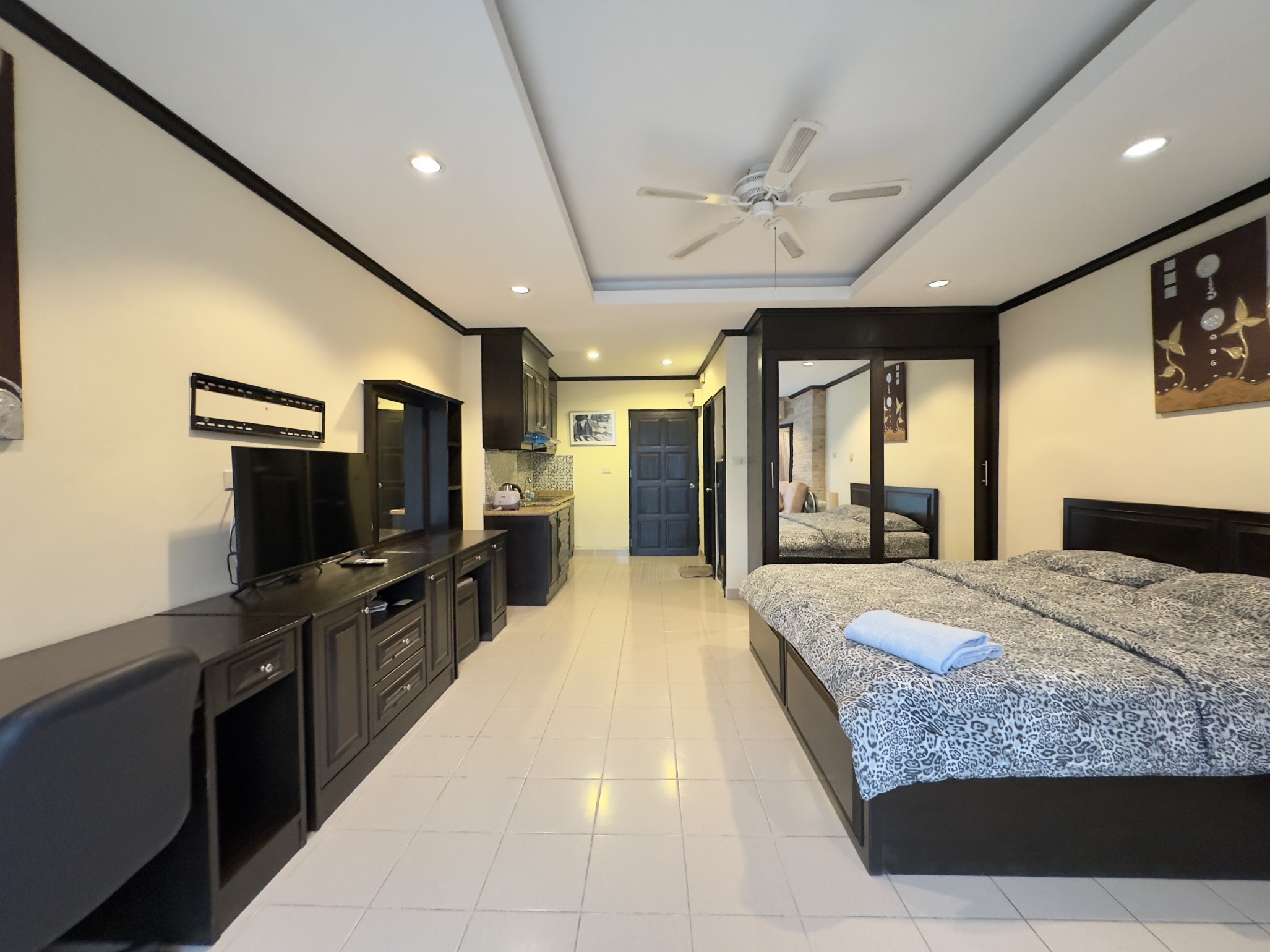 View Talay 1//F2 LARGE STUDIO · 1 BATH · 37 SQ M · 1 BALCONY 9