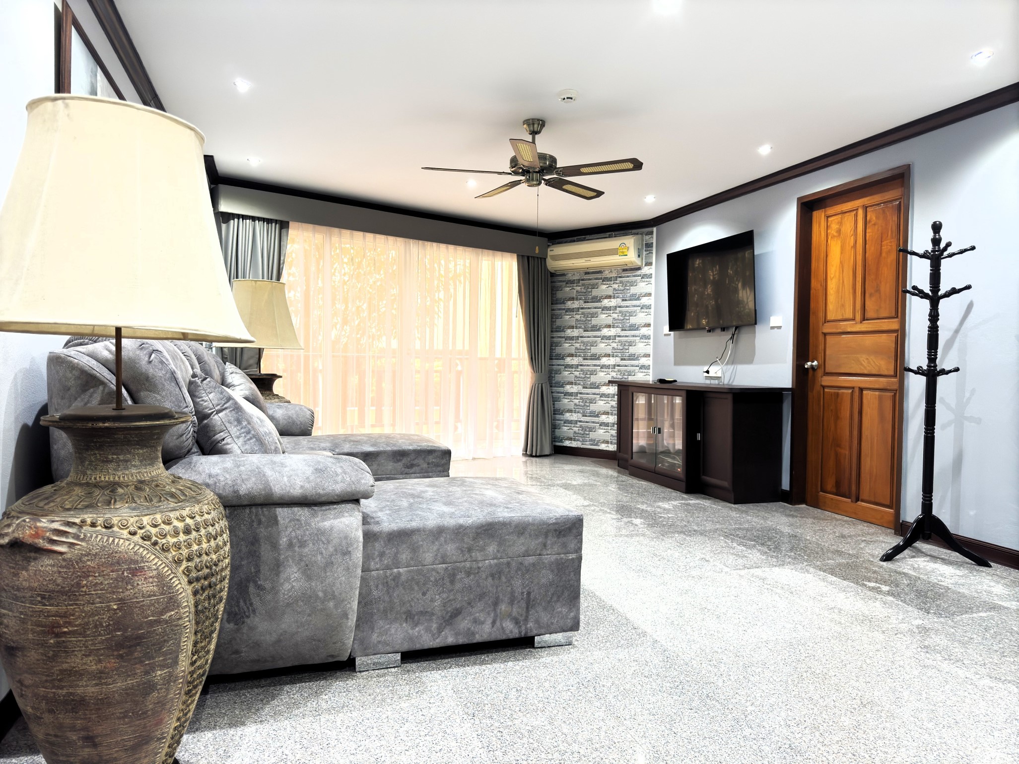 Royal Hill Resort/F1 LARGE CORNER CONDO · 2 BED · 2 BATH · 139 SQM · 3 LARGE BALCONIES · GARDEN VIEW 2