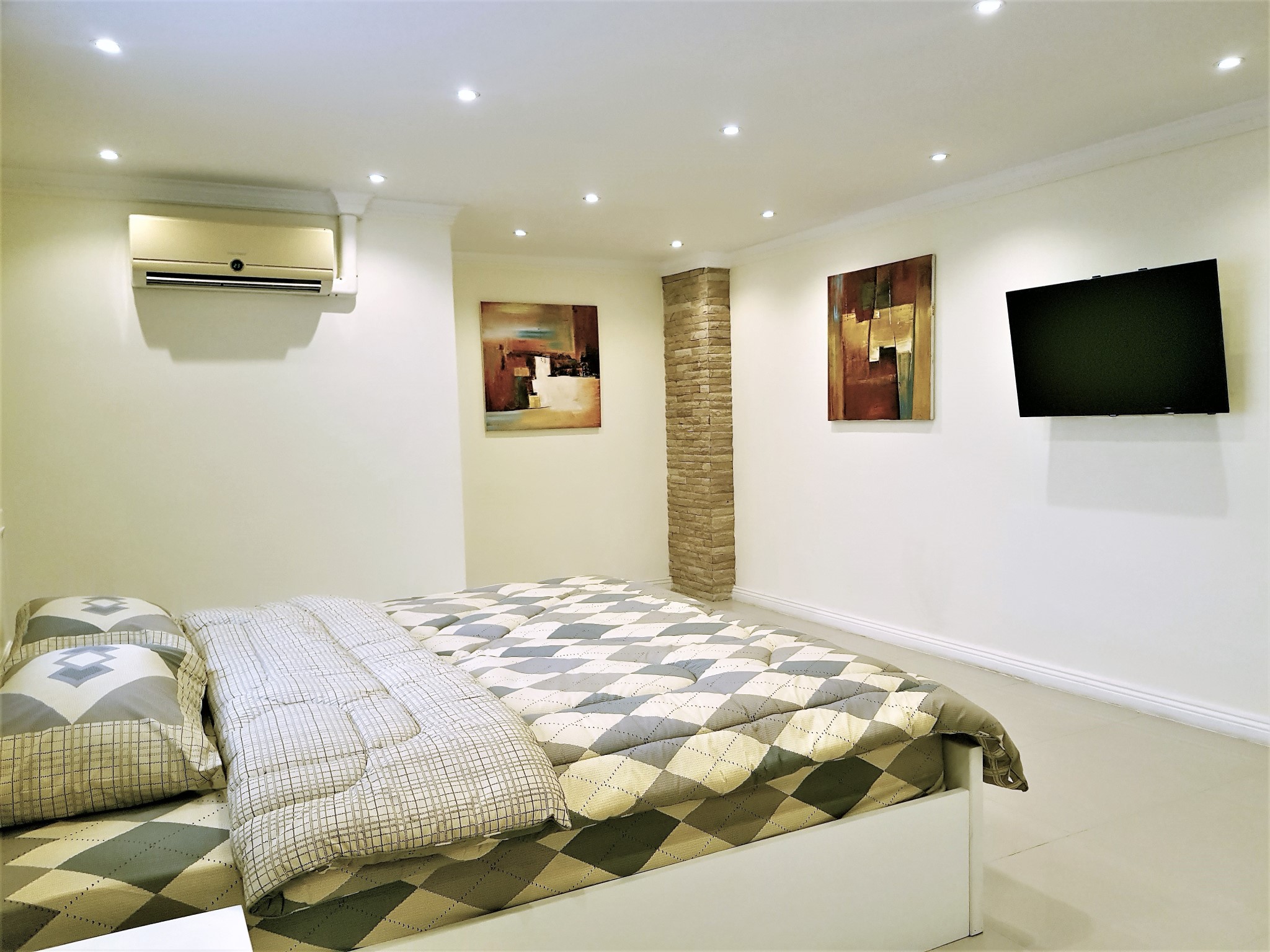 Rungfa/F10 2 BED · 3 BATH · 146 SQ M · LUXURY PENTHOUSE 25
