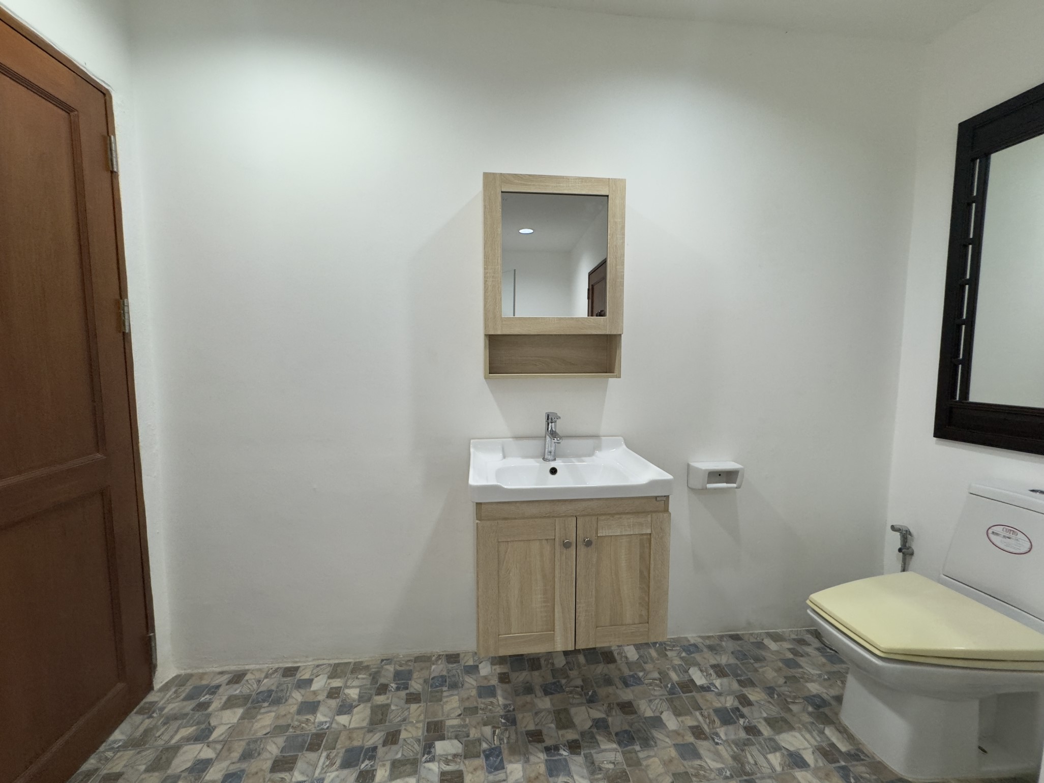 Baan Suan Lalana/SB/F2 2 BED · 1 BATH · CORNER CONDO · 100 SQ M · 2 BALCONIES 24