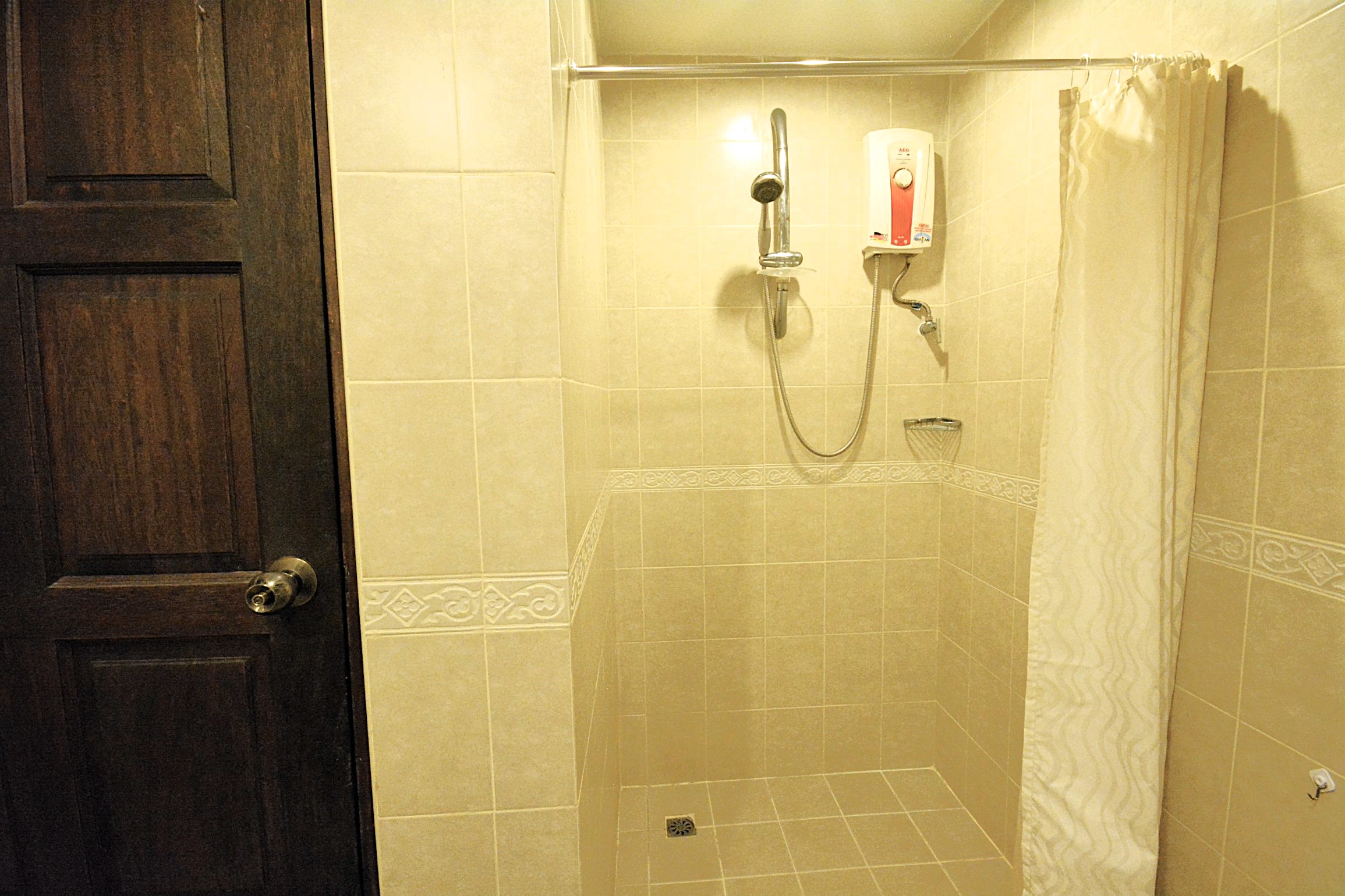 Park Lane/F6 2 BED · 2 BATH · 74 SQ M · 2 BALCONIES 11