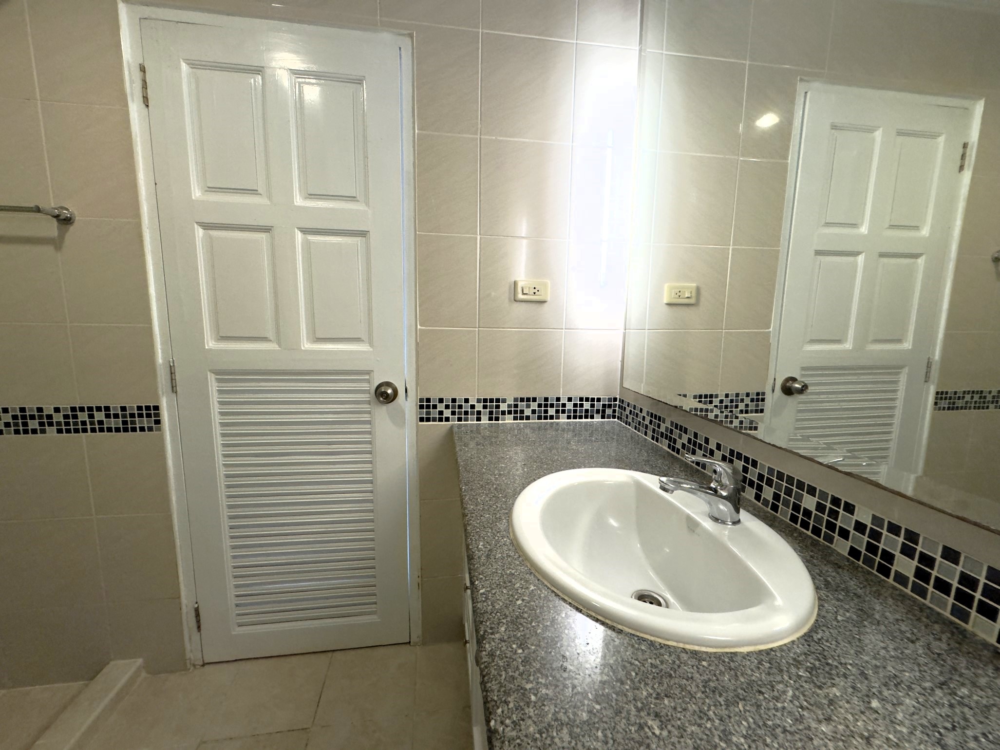 View Talay 8/F8 LARGE STUDIO · 1 BATH · 48 SQ M · 1 BALCONY · FANTASTIC SEA VIEW 8