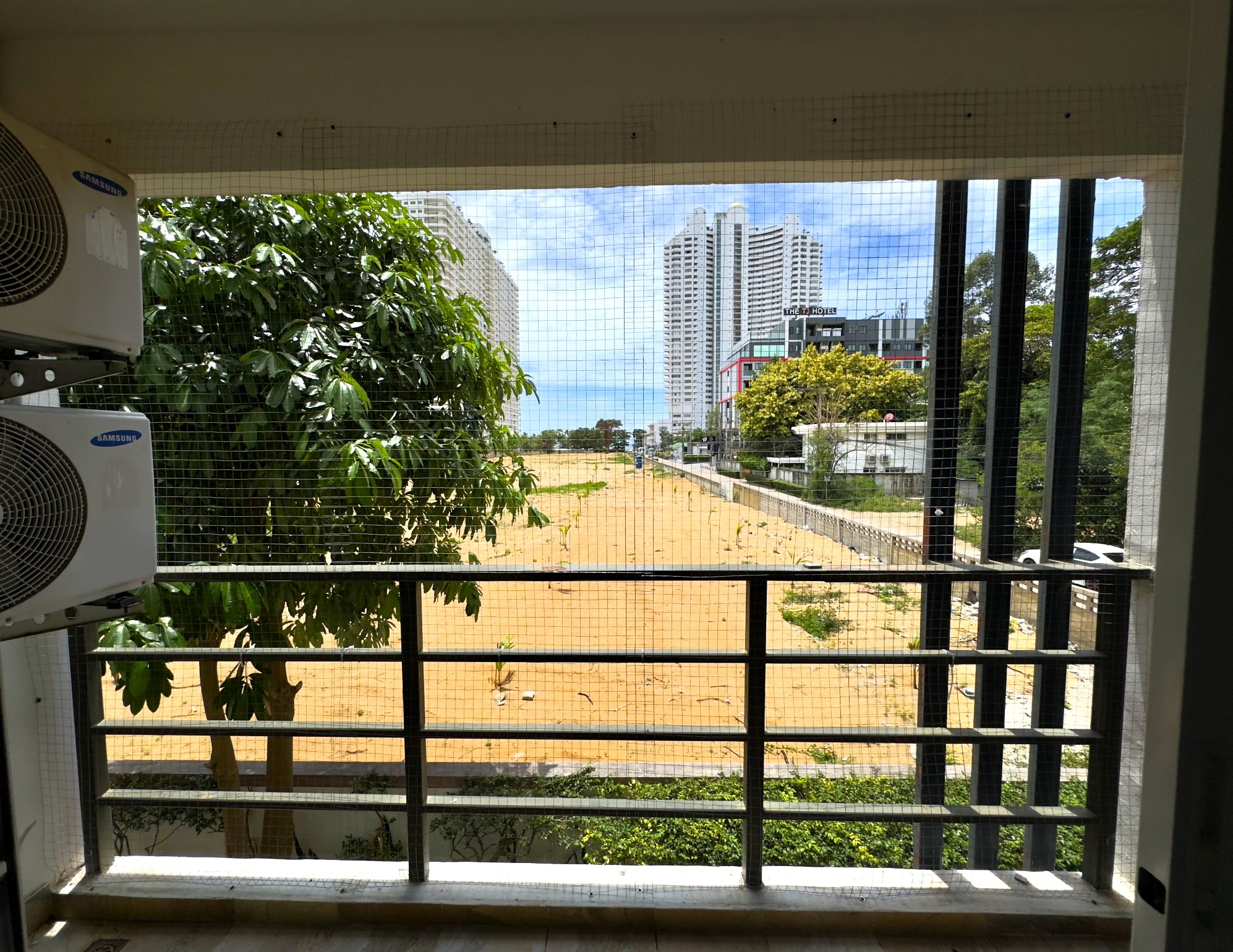 Beach Mountain 6/F2 STUDIO · 1 BATH · 31 SQ M · 1 BALCONY 4