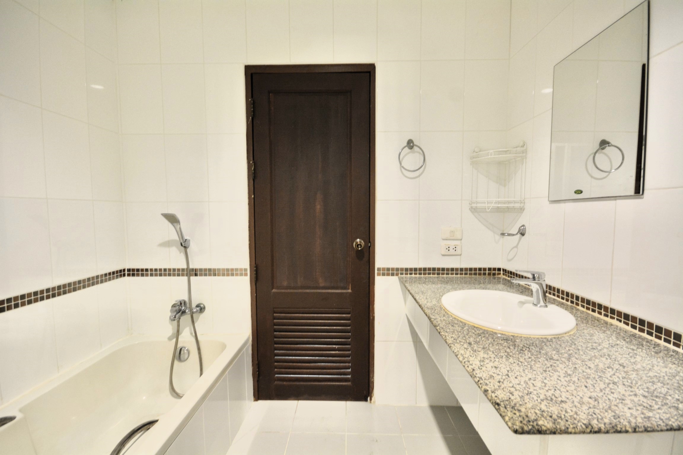 TW Platinum Suites/F4 1 BED · 1 BATH · 52 SQ M · 1 BALCONY 11