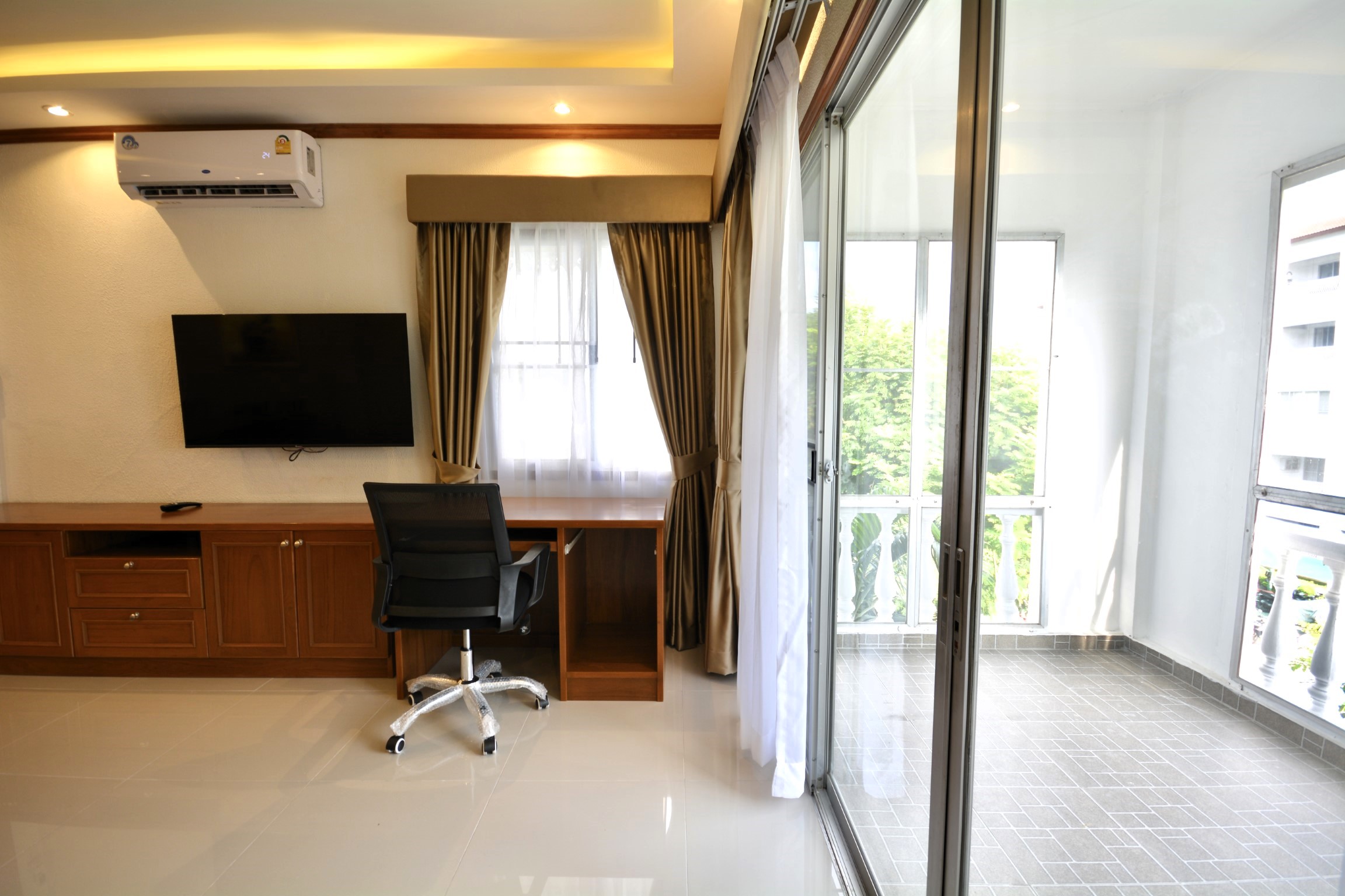Baan Suan Lalana/TD/F3 CORNER CONDO · 1 BED · 1 BATH · 65 SQ M · 2 BALCONIES 6
