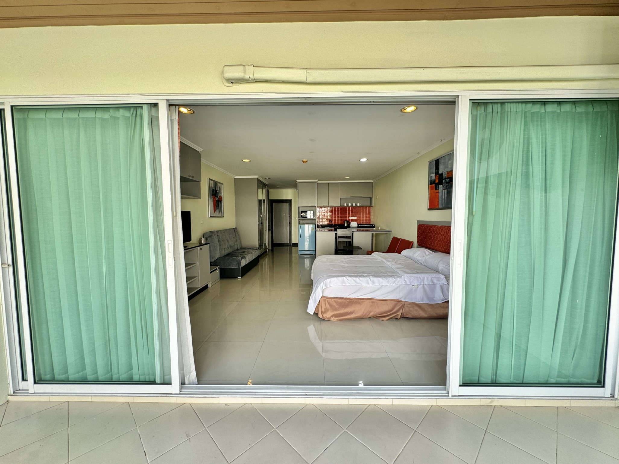 TW Platinum Suites/F3 STUDIO · 1 BATH · 50 SQ M · 1 BALCONY · POOL VIEW 22