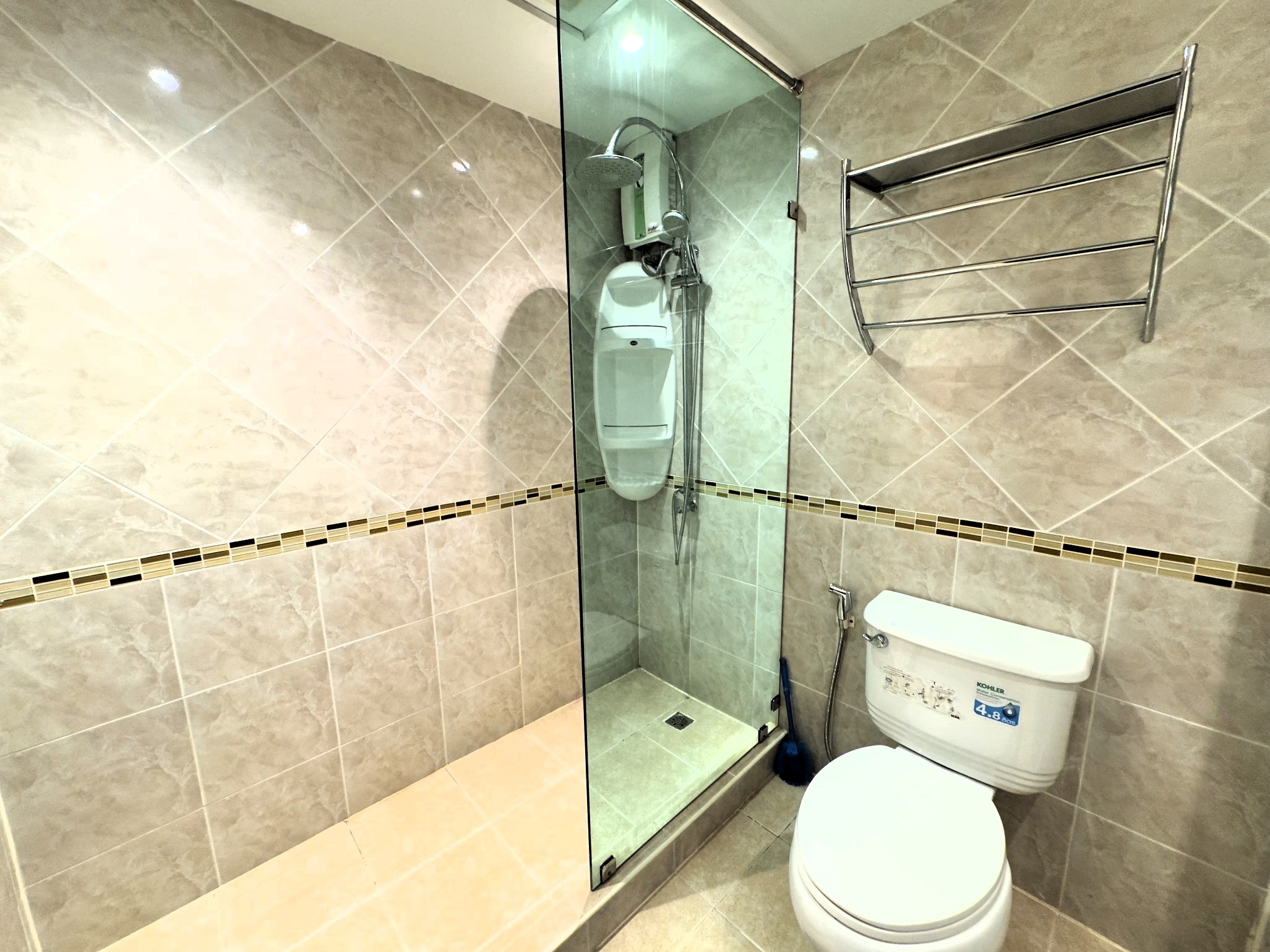 Angket/F5 STUDIO · 1 BATH · 47 SQ M · CORNER BALCONY 6