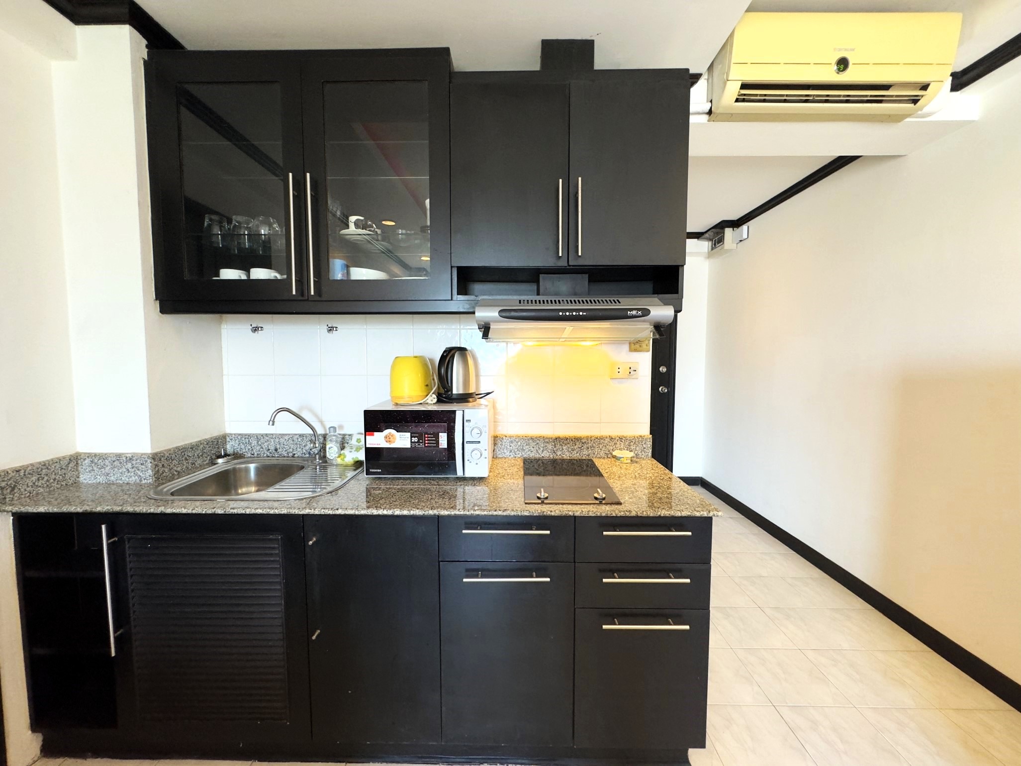 Jomtien Beach Condominium/A1/F4 1 BED · 2 BATH · 60 SQ M · 2 BALCONIES · POOL VIEW 3