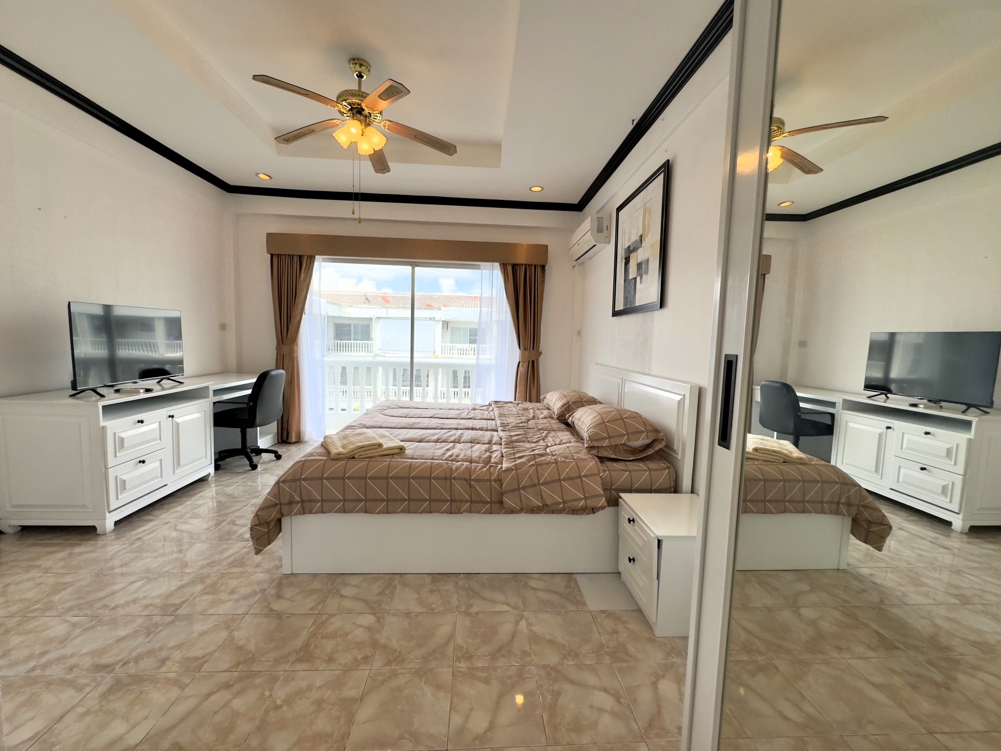Majestic/F5 1 BED · 2 BATH · 57 SQ M · 1 BALCONY · POOL & GARDEN VIEW 12