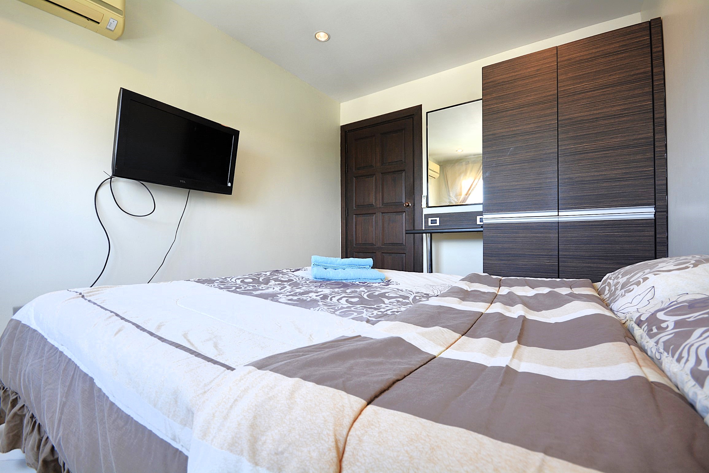 Park Lane/F6 2 BED · 2 BATH · 74 SQ M · 2 BALCONIES 14