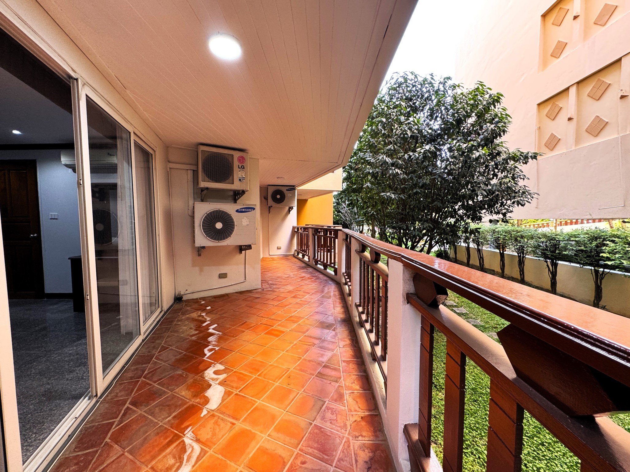 Royal Hill Resort/F1 LARGE CORNER CONDO · 2 BED · 2 BATH · 139 SQM · 3 LARGE BALCONIES · GARDEN VIEW 25