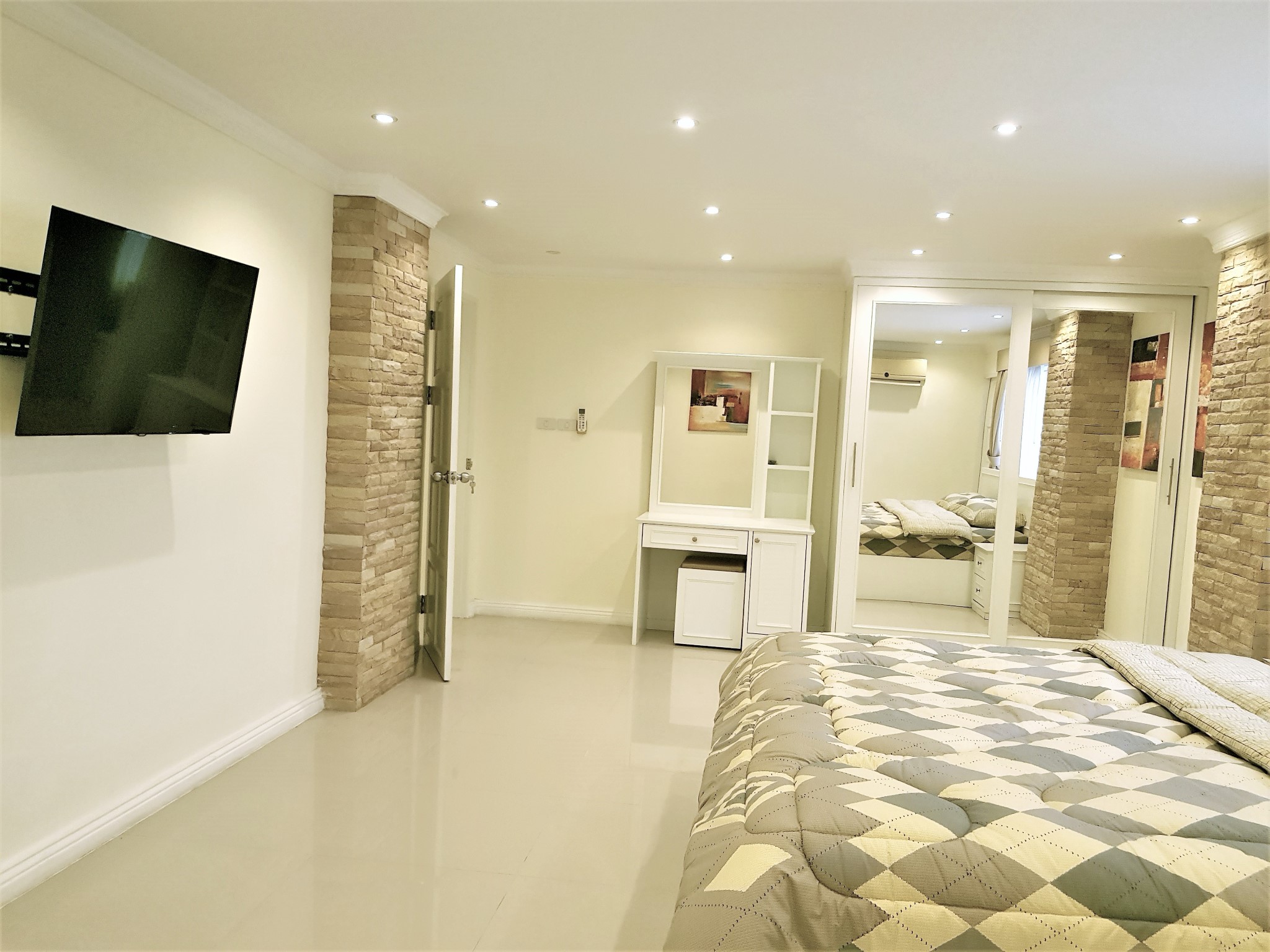 Rungfa/F10 2 BED · 3 BATH · 146 SQ M · LUXURY PENTHOUSE 24