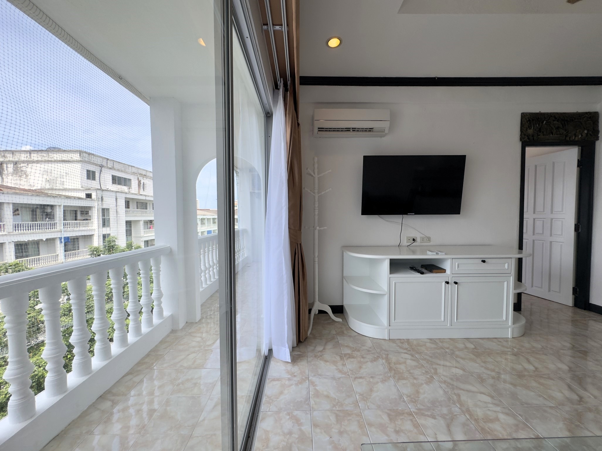 Majestic/F5 1 BED · 2 BATH · 57 SQ M · 1 BALCONY · POOL & GARDEN VIEW 7