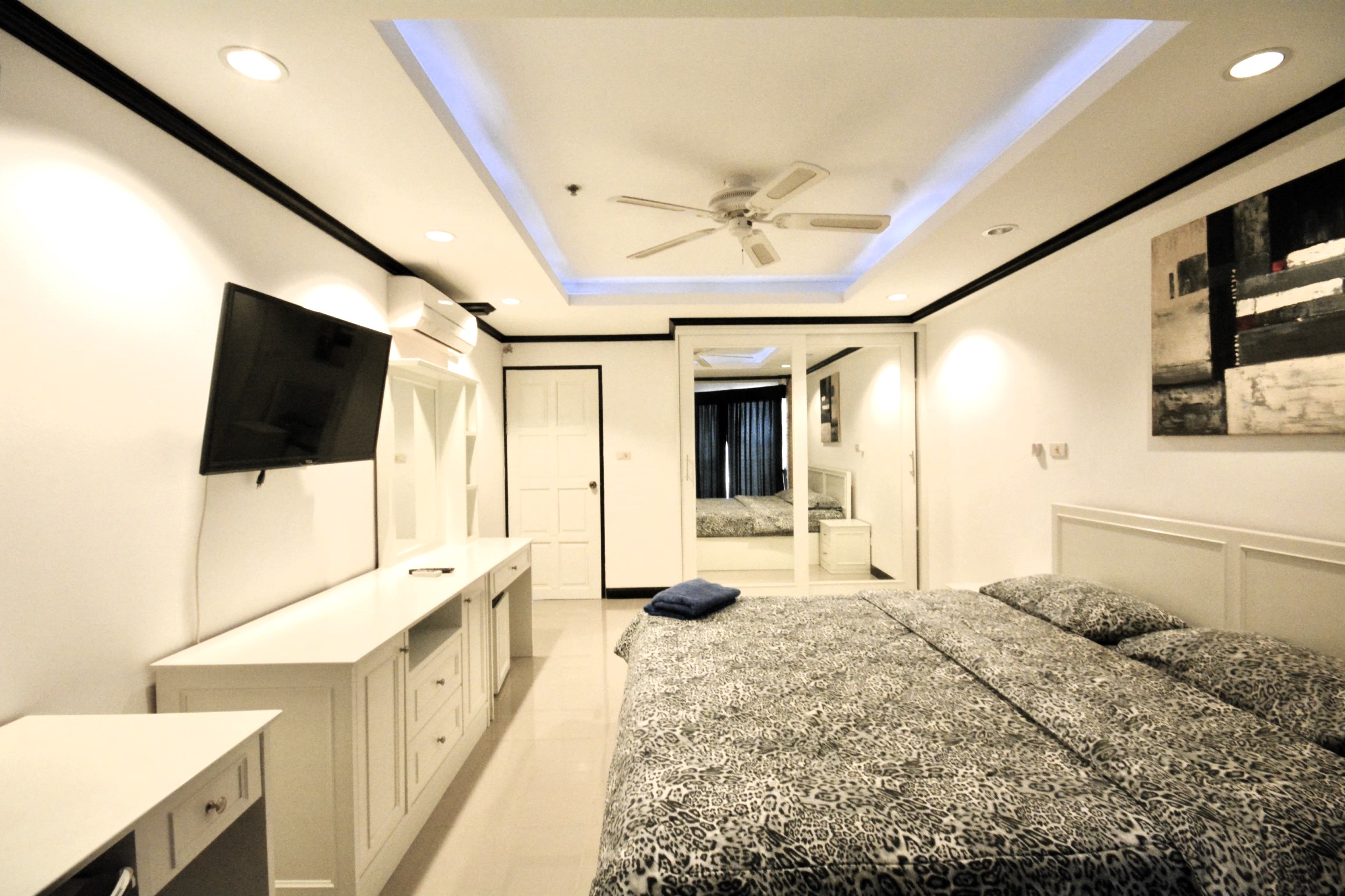 Jomtien Beach Condominium/A3/F12 CORNER APARTMENT · 2 BED · 1 BATH · 75 SQ M · 3 BALCONIES 15