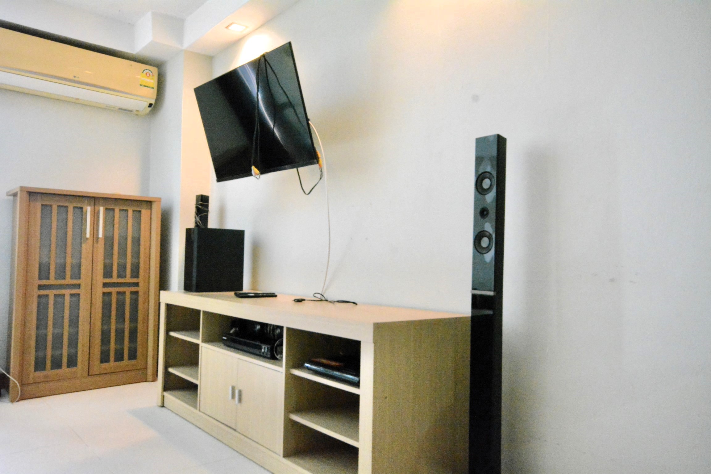 FLASH SALE! Pool View Studio at Angket Condo: Price Slashed by 250,000 THB! (Guaranteed Owner Finance) WAS 1.7 Million THB. NOW JUST 1.45 Million THB. 9