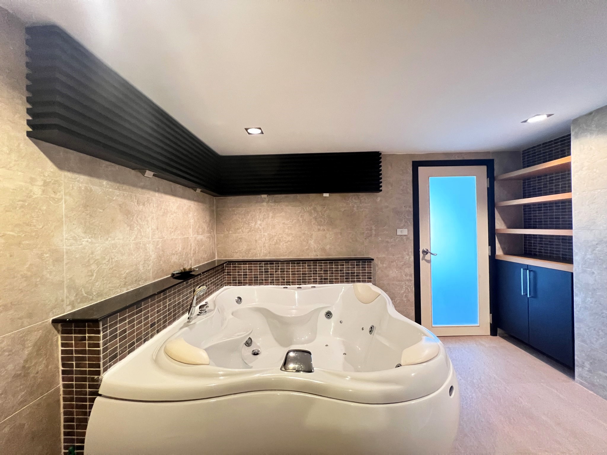 Jomtien Beach Condominium/S1/F6 1 BED · 2 BATH · 68 SQ M · 2 BALCONIES · SEA VIEW · JACUZZI BATH 15