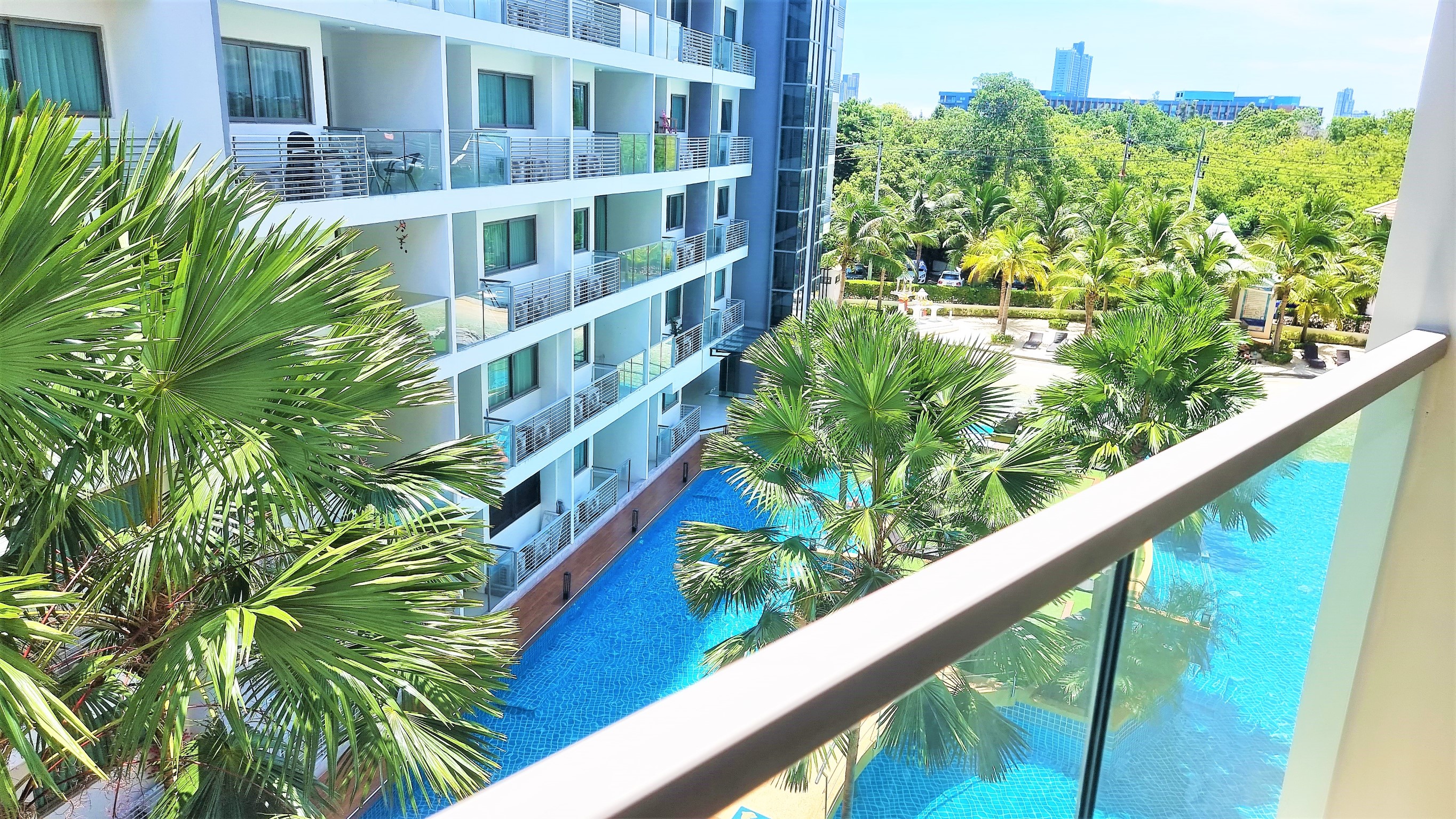 Laguna Beach Resort 1/F4 1 BED · 2 BATH · 51 SQ M · 1 BALCONY · POOL VIEWS 2