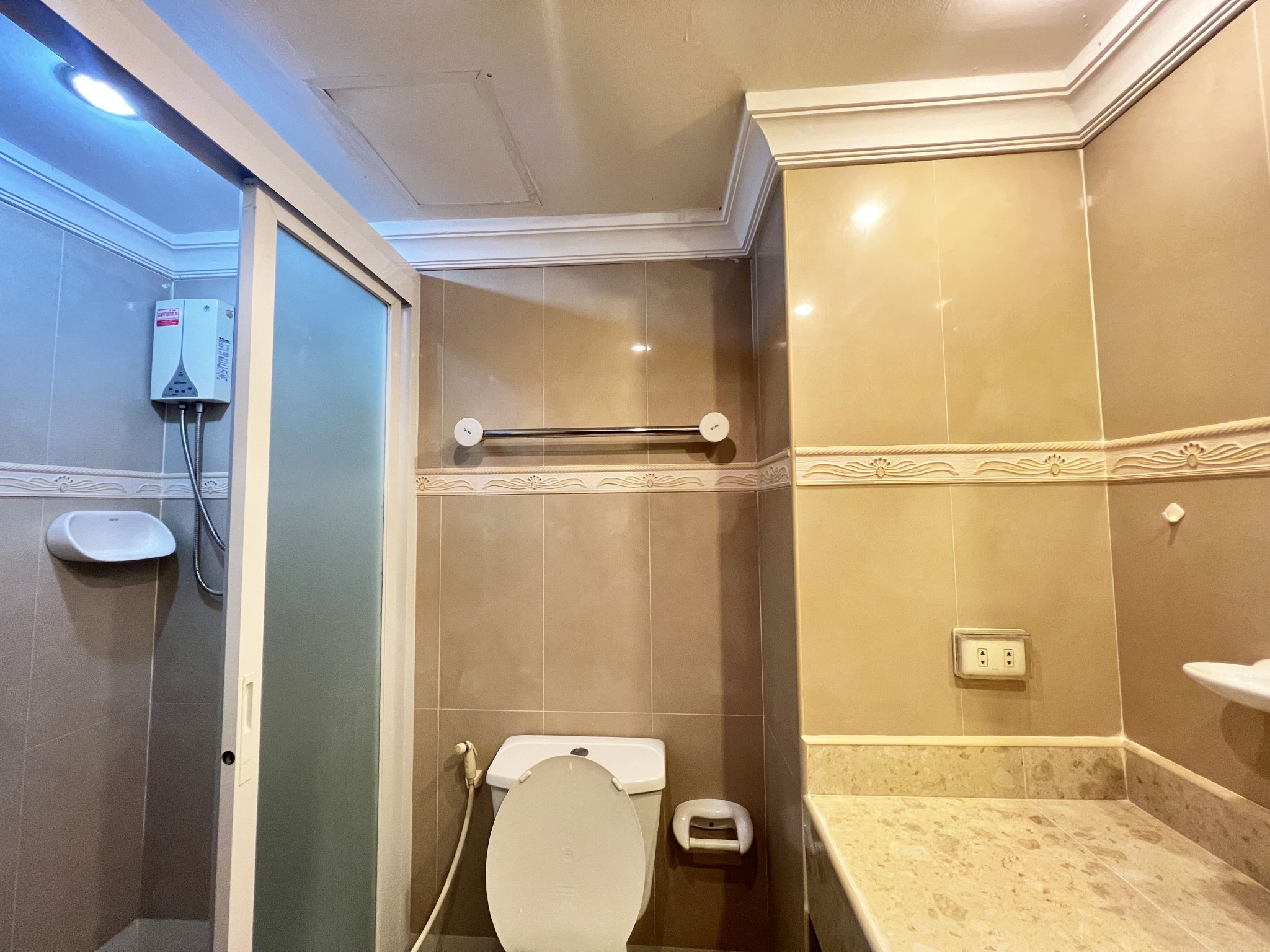 Angket/F12 LARGE STUDIO · 1 BATH · 53 SQ M · 1 BALCONY · SEA VIEW 5