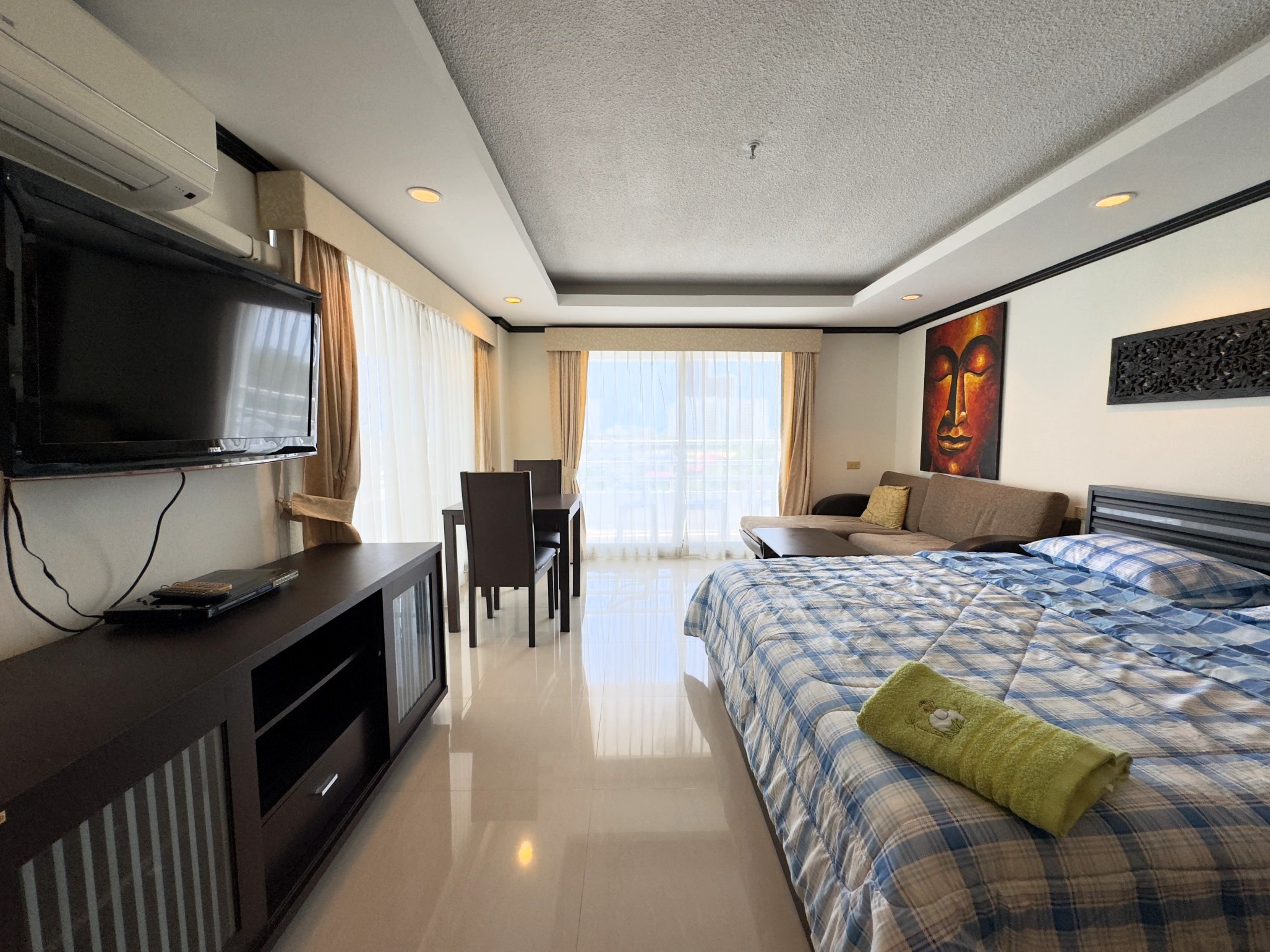 Angket/F5 STUDIO · 1 BATH · 47 SQ M · CORNER BALCONY 9