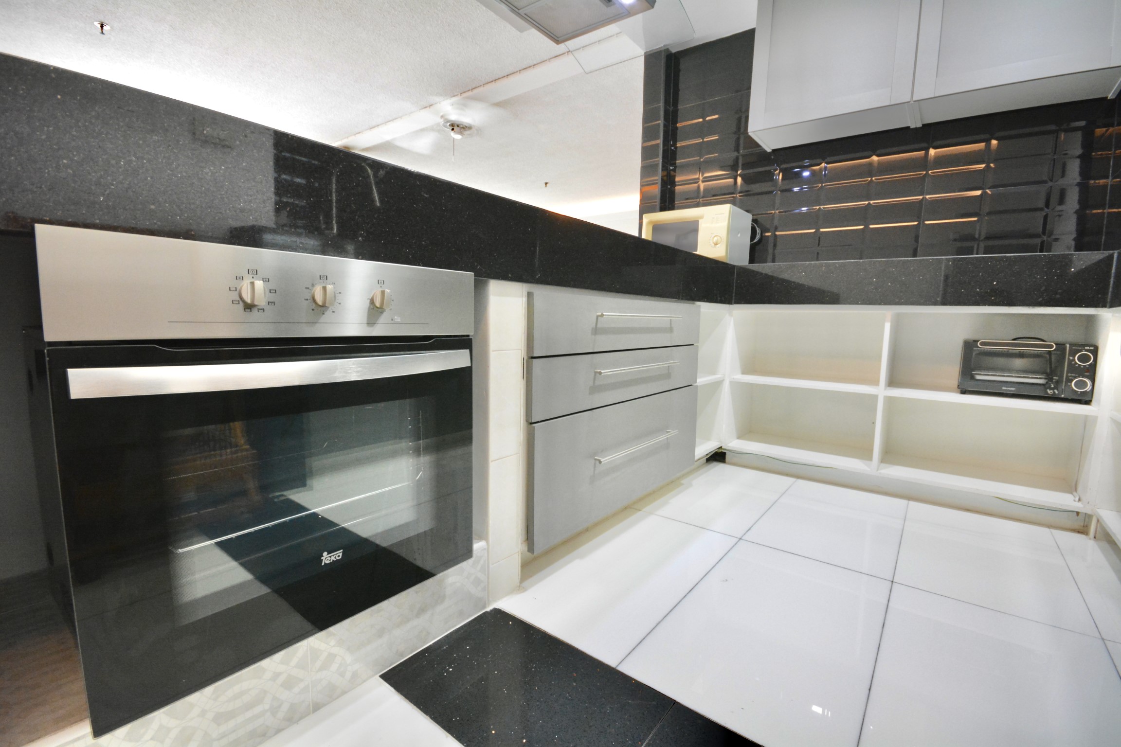 Angket/F17 1 BED · 2 BATH · 108 SQ M · 1 BALCONY · SEA & CITY VIEWS 11