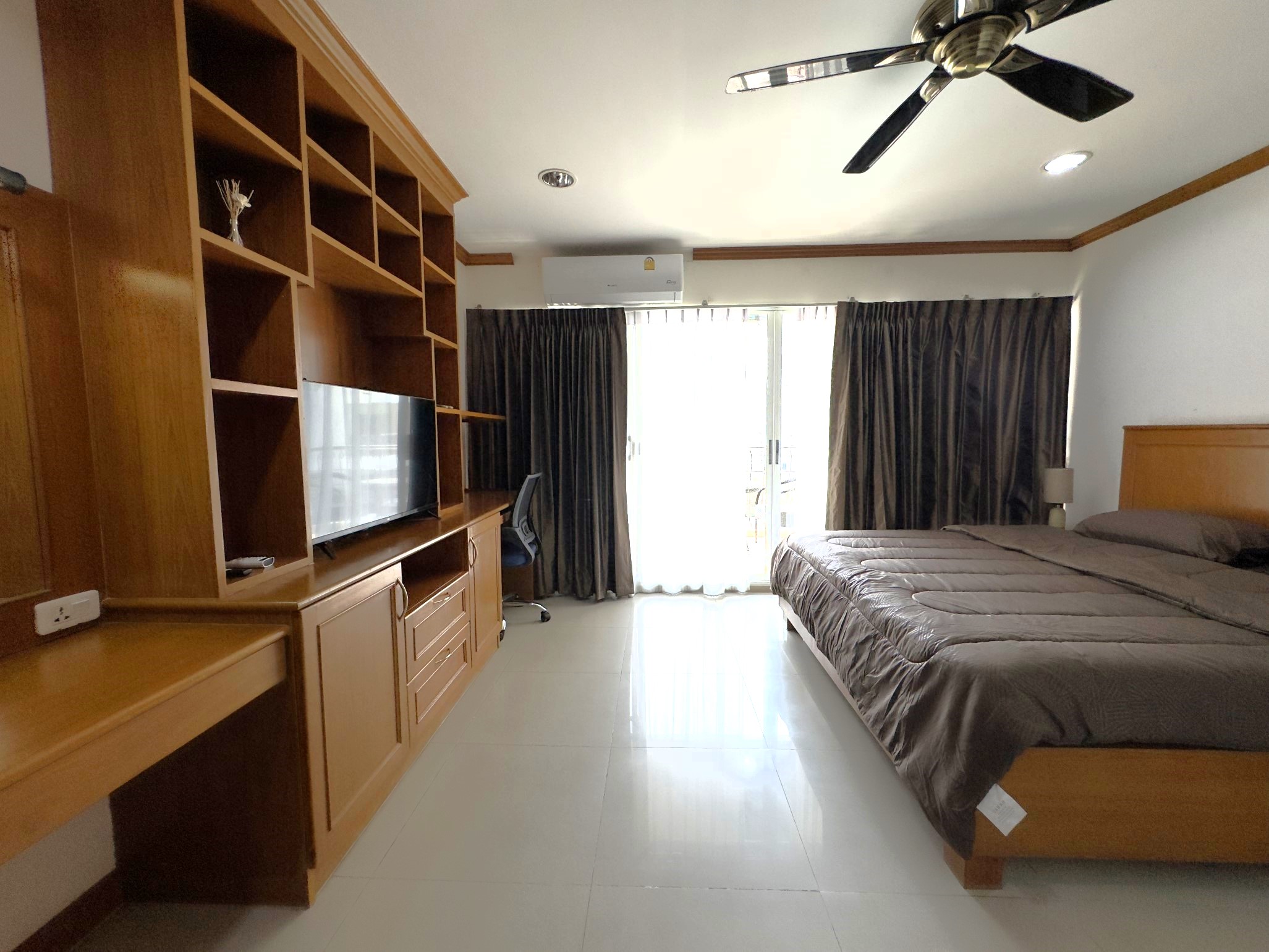 TW Platinum Suites/F3 1 BED · 1 BATH · 52 SQ M · 1 BALCONY · POOL VIEW 13