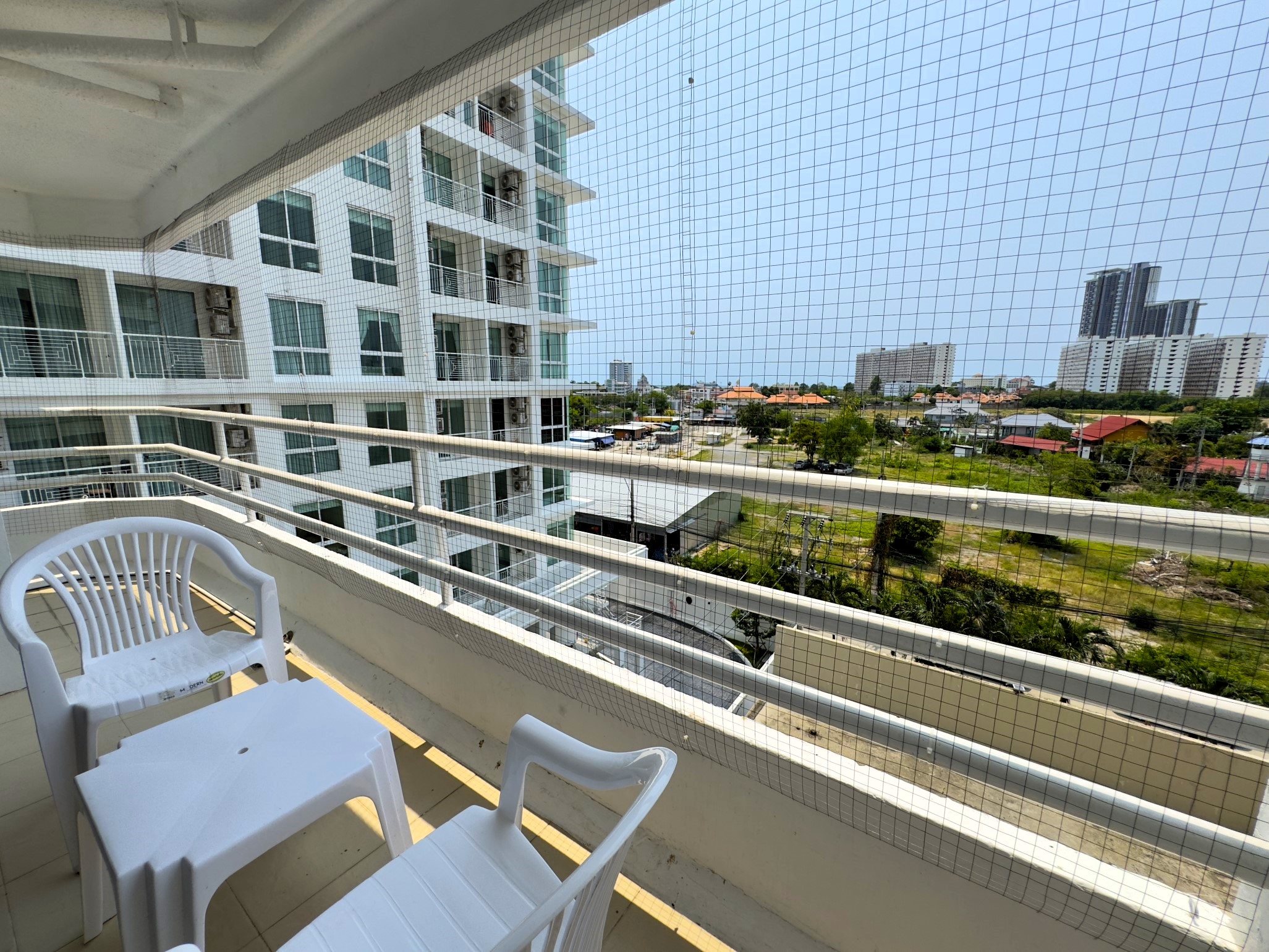 Angket/F5 STUDIO · 1 BATH · 47 SQ M · CORNER BALCONY 16