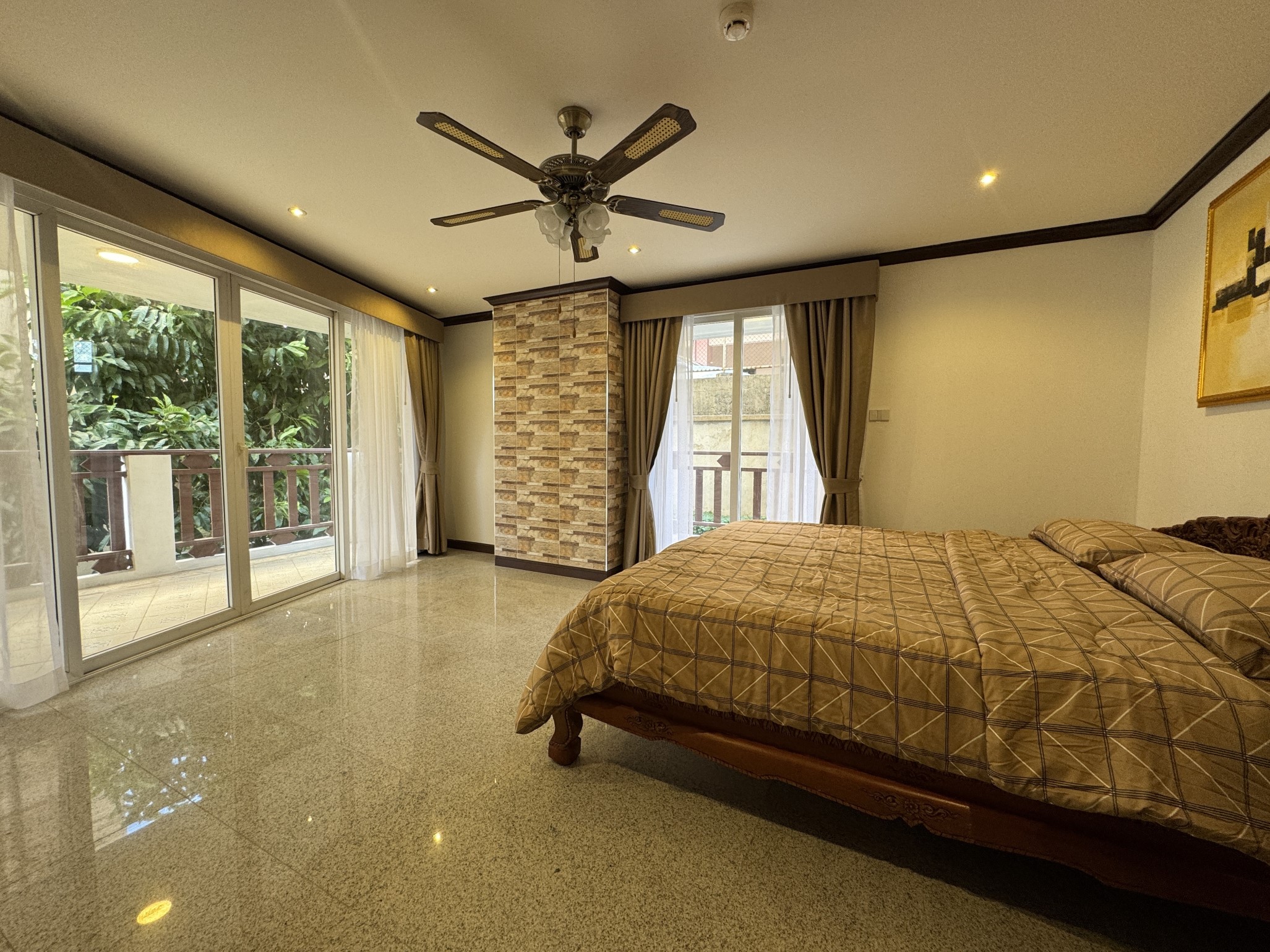 Royal Hill Resort/F2 LARGE CORNER CONDO · 2 BED · 2 BATH · 139 SQM · 3 LARGE BALCONIES · GARDEN VIEW 18