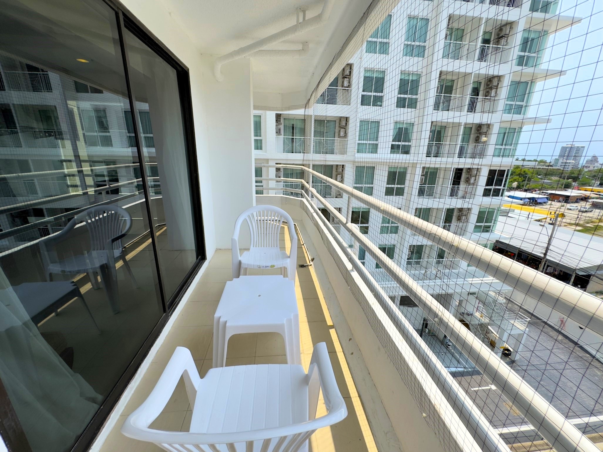 Angket/F5 STUDIO · 1 BATH · 47 SQ M · CORNER BALCONY 14