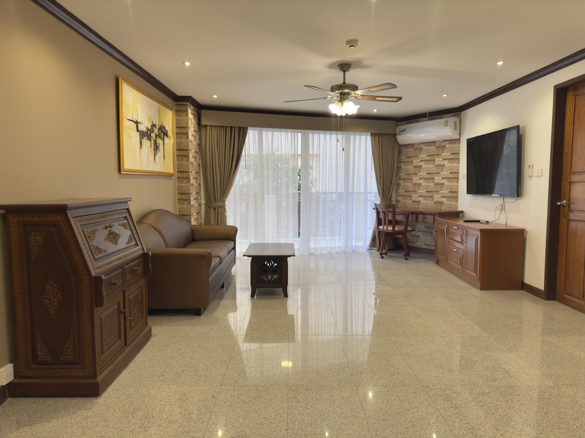 Royal Hill Resort/F2 LARGE CORNER CONDO · 2 BED · 2 BATH · 139 SQM · 3 LARGE BALCONIES · GARDEN VIEW 2