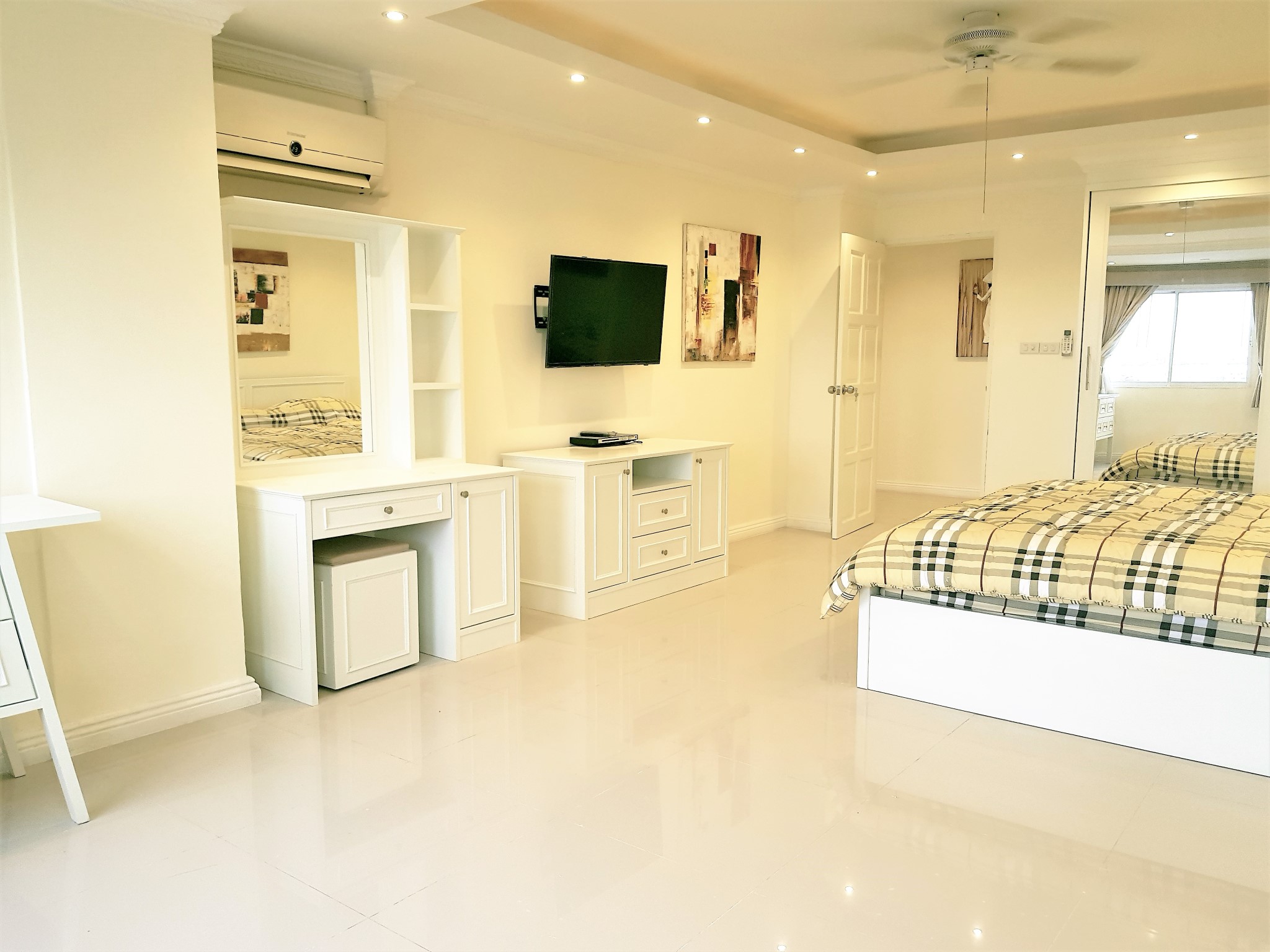 Rungfa/F10 2 BED · 3 BATH · 146 SQ M · LUXURY PENTHOUSE 18