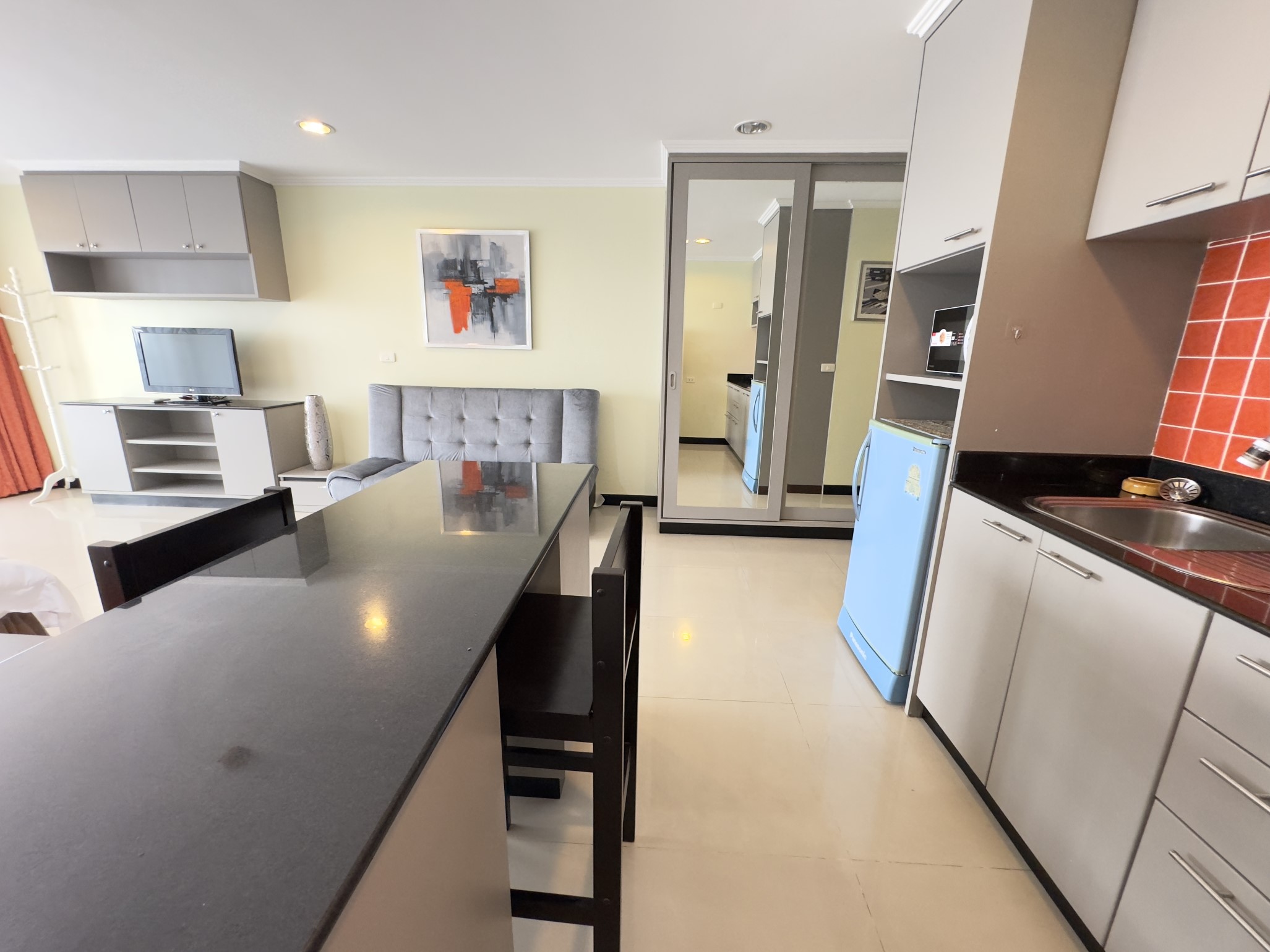 TW Platinum Suites/F3 STUDIO · 1 BATH · 50 SQ M · 1 BALCONY · POOL VIEW 6