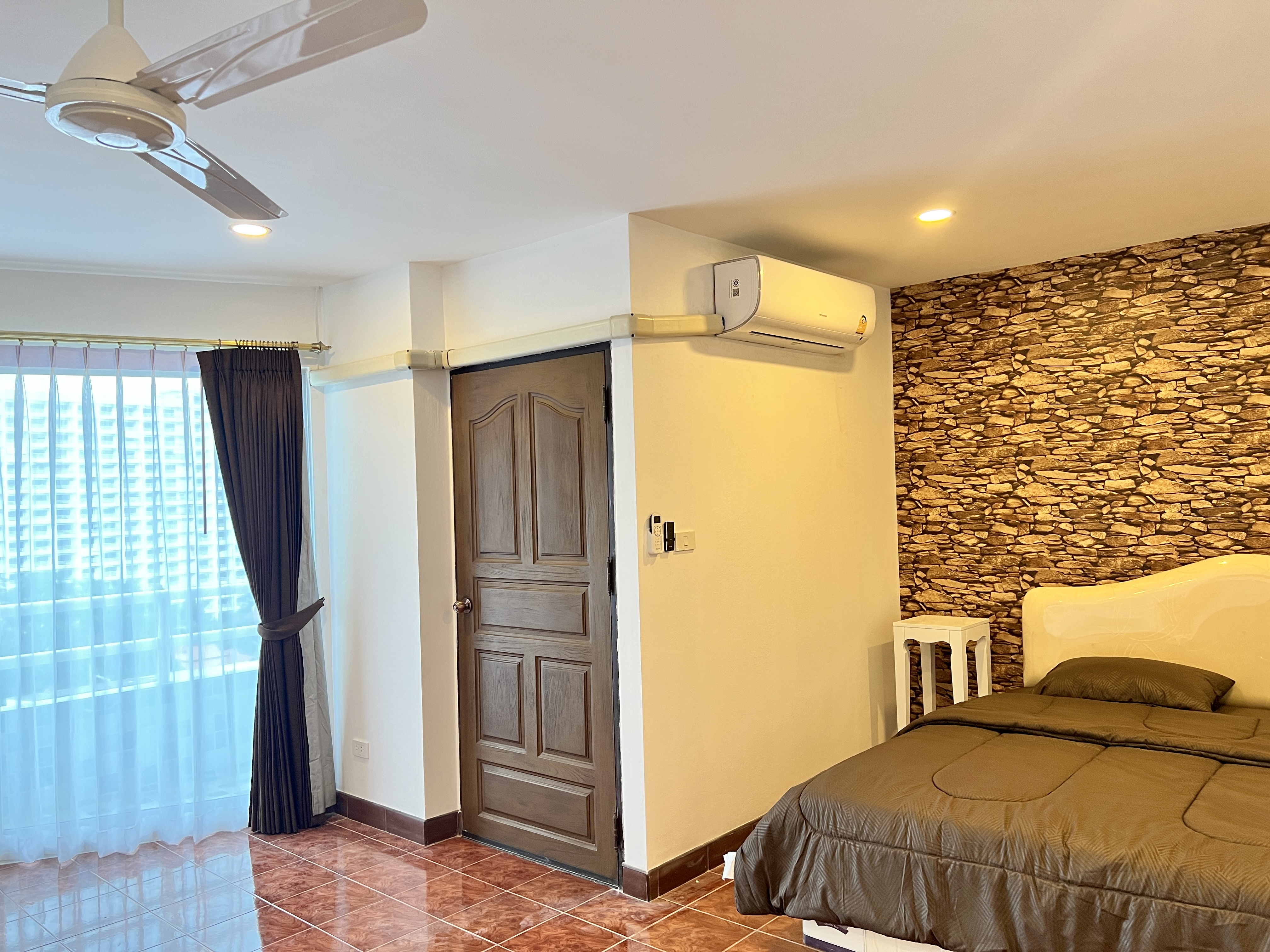 View Talay 1/F8 1 BEDROOM · 2 BATH · 95 SQ M · 2 BALCONIES · SEA & CITY VIEWS 14