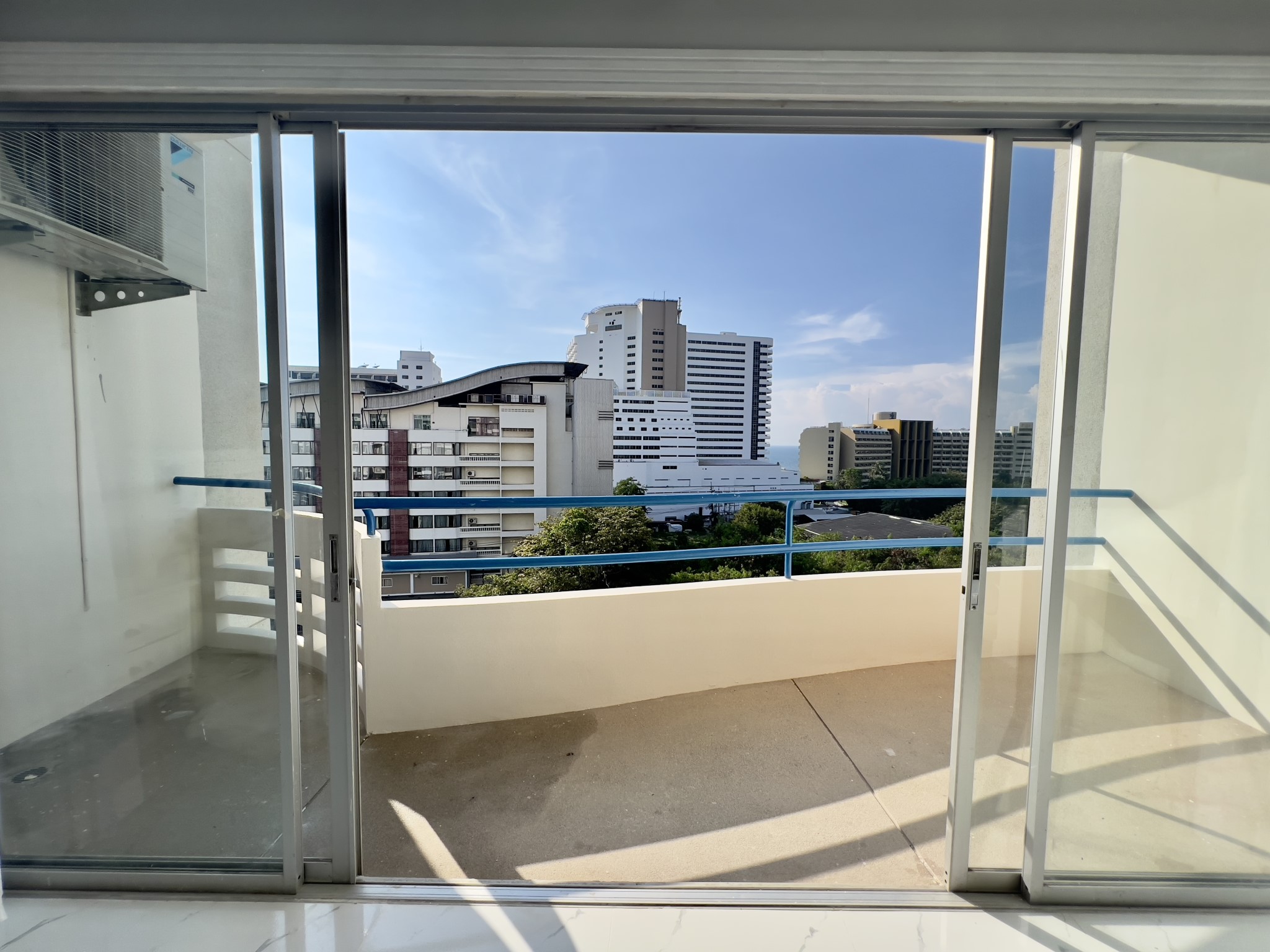 Peak Condo/F5 1 BED · 2 BATH · 105 SQ M · 1 BALCONY · CORNER CONDO · SEA VIEW 9