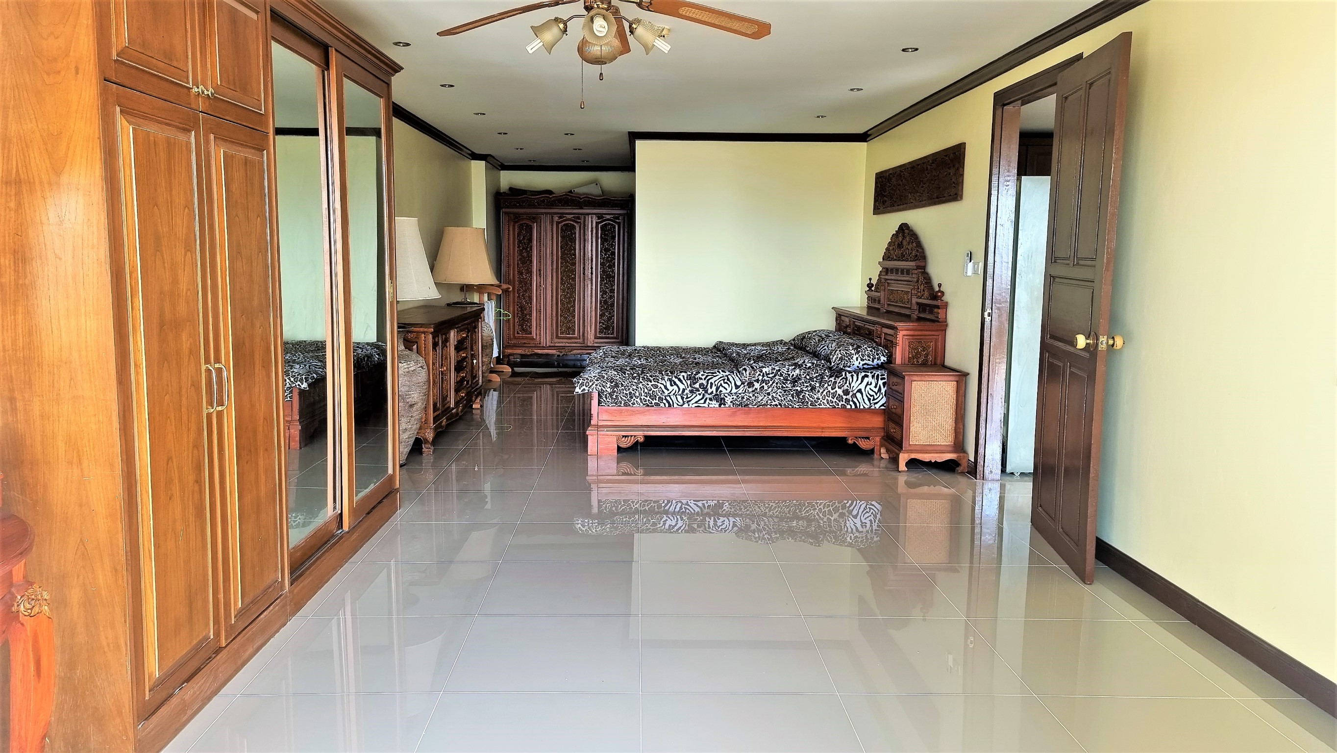 Royal Hill Resort/F4 3 BED · 2 BATH · 159 SQ M · LARGE BALCONY · SEA AND POOL VIEWS 15