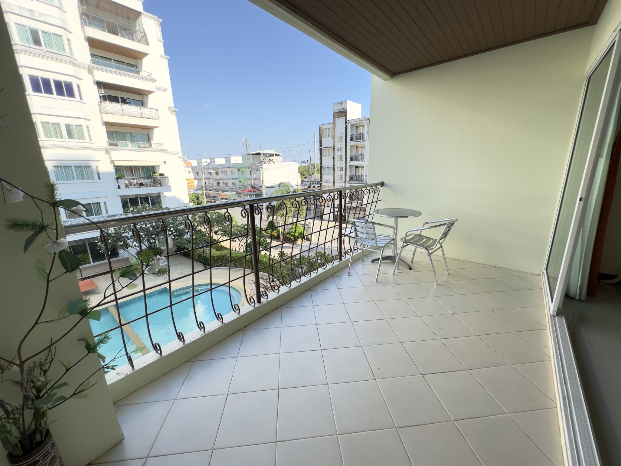 TW Platinum Suites/F3 STUDIO · 1 BATH · 50 SQ M · 1 BALCONY · POOL VIEW 25